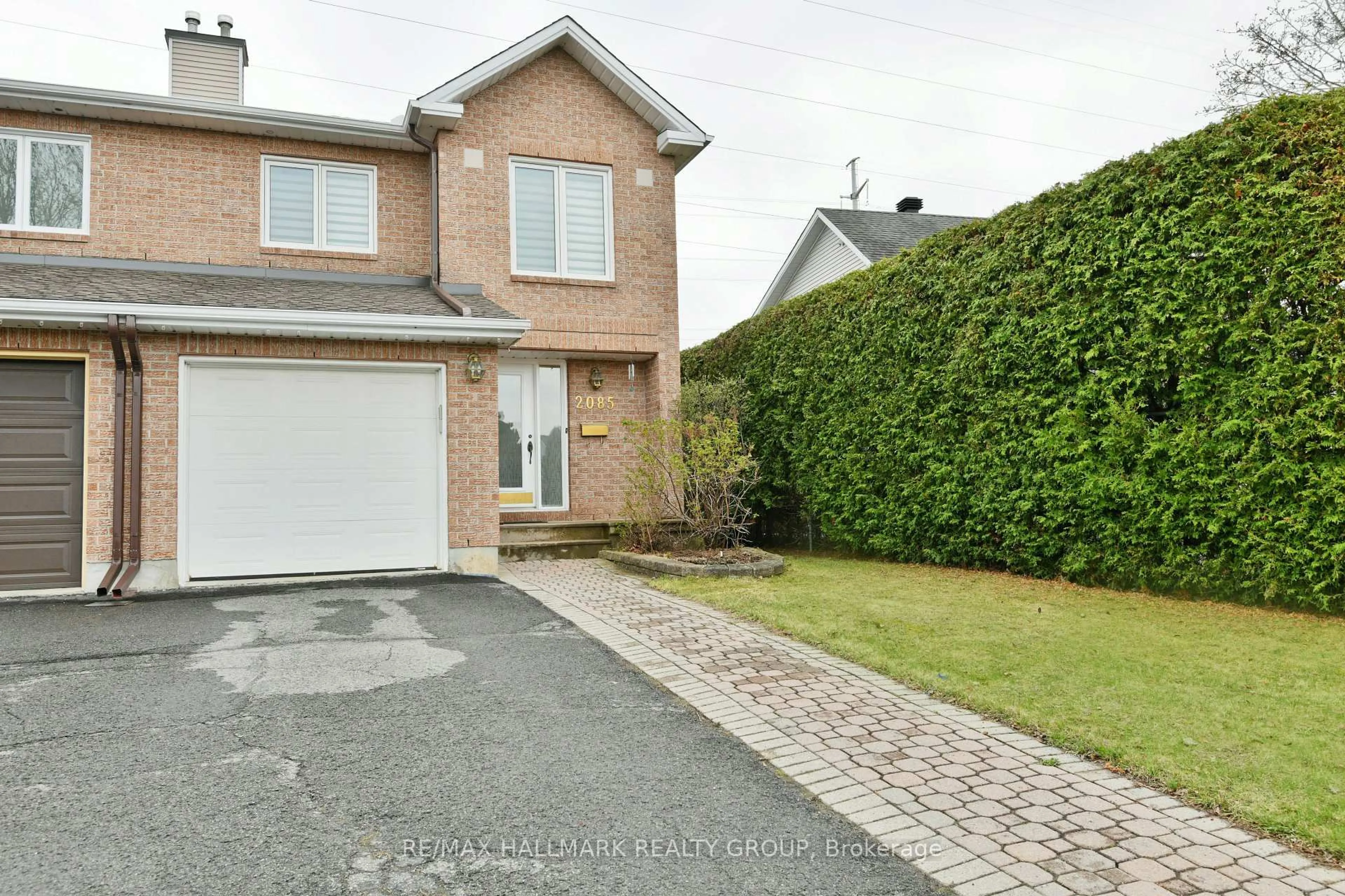 A pic from outside/outdoor area/front of a property/back of a property/a pic from drone, street for 2085 Boake St, Ottawa Ontario K4A 3G2