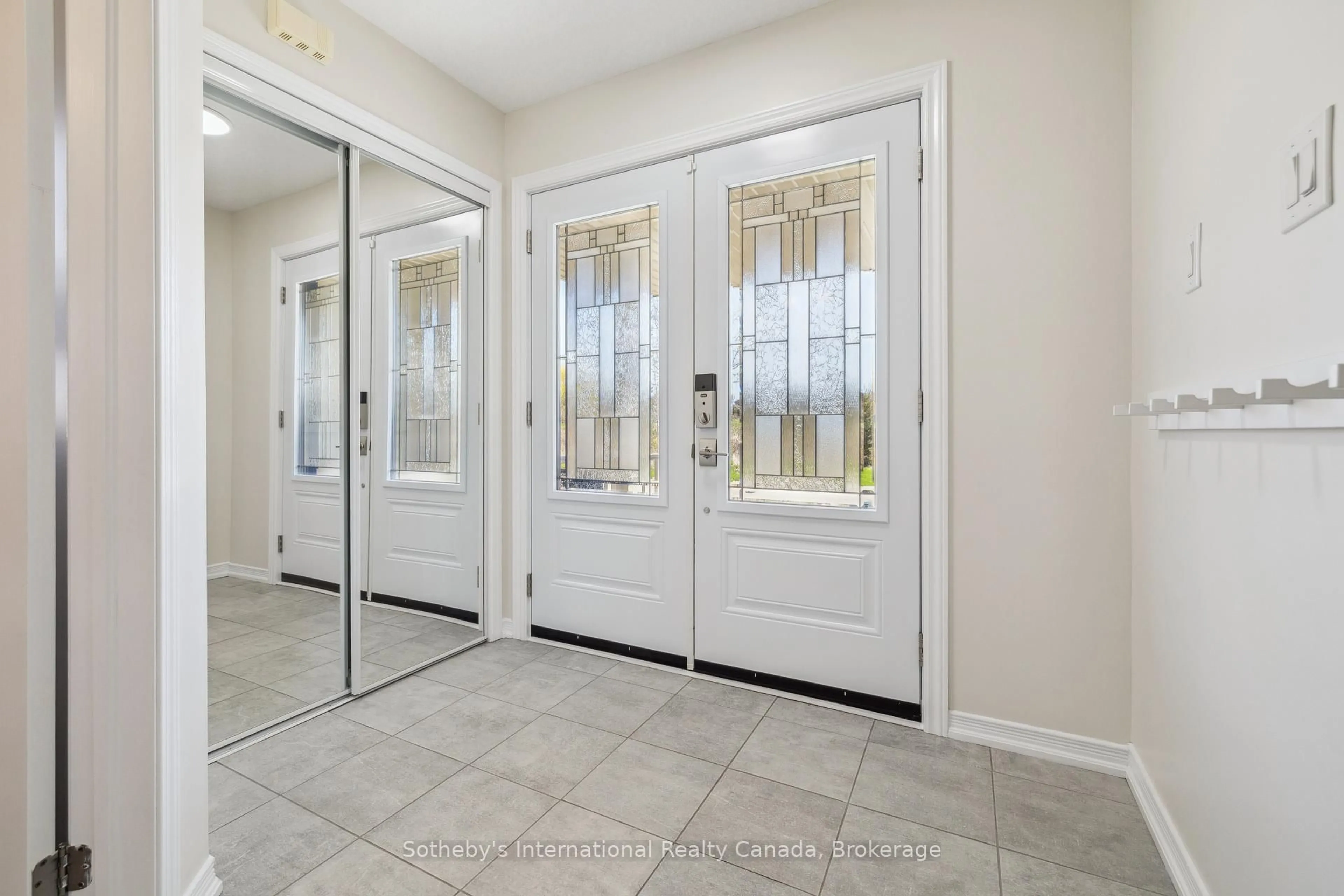 Indoor entryway for 244 English Lane, Brantford Ontario N3T 0K3
