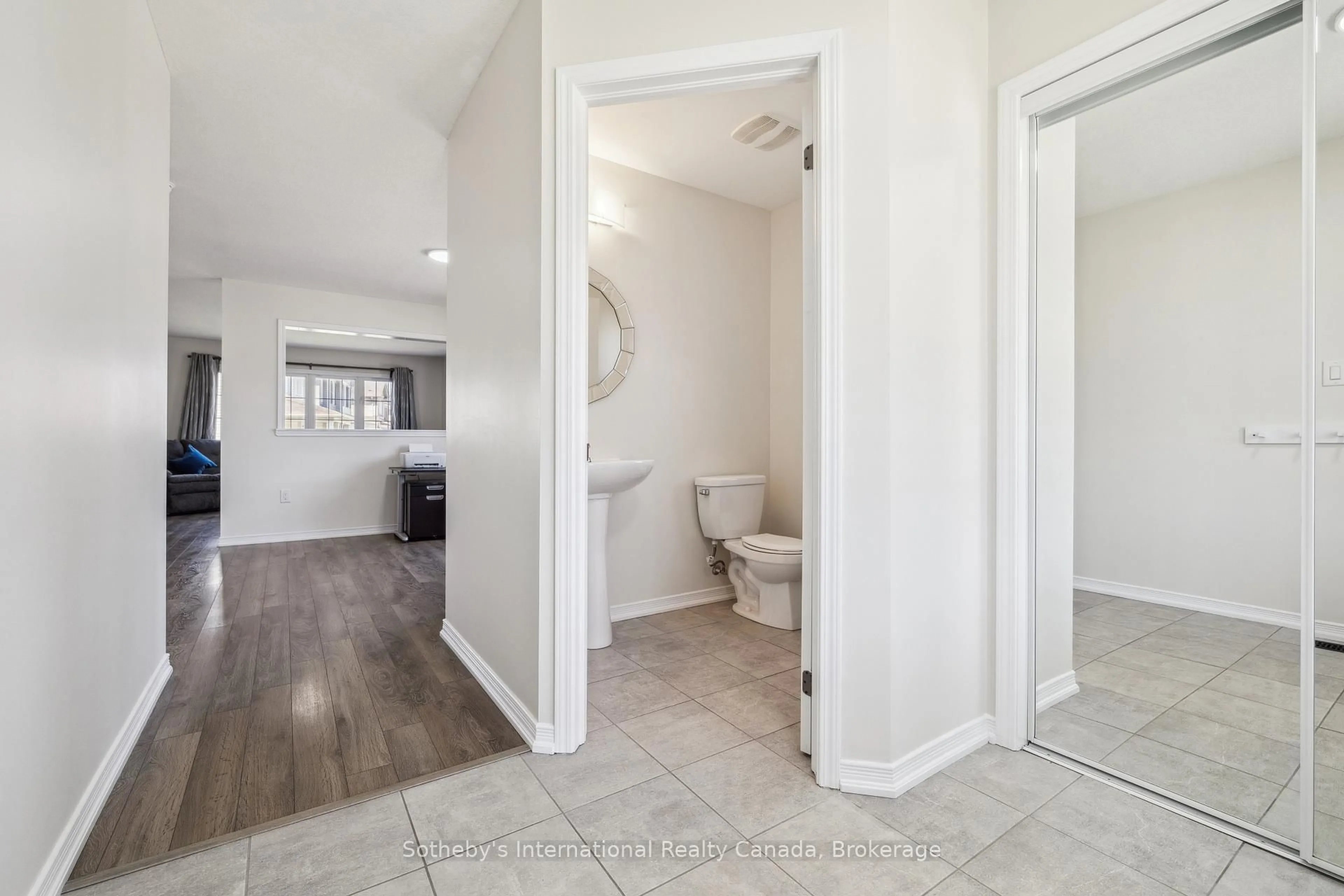 Indoor entryway for 244 English Lane, Brantford Ontario N3T 0K3