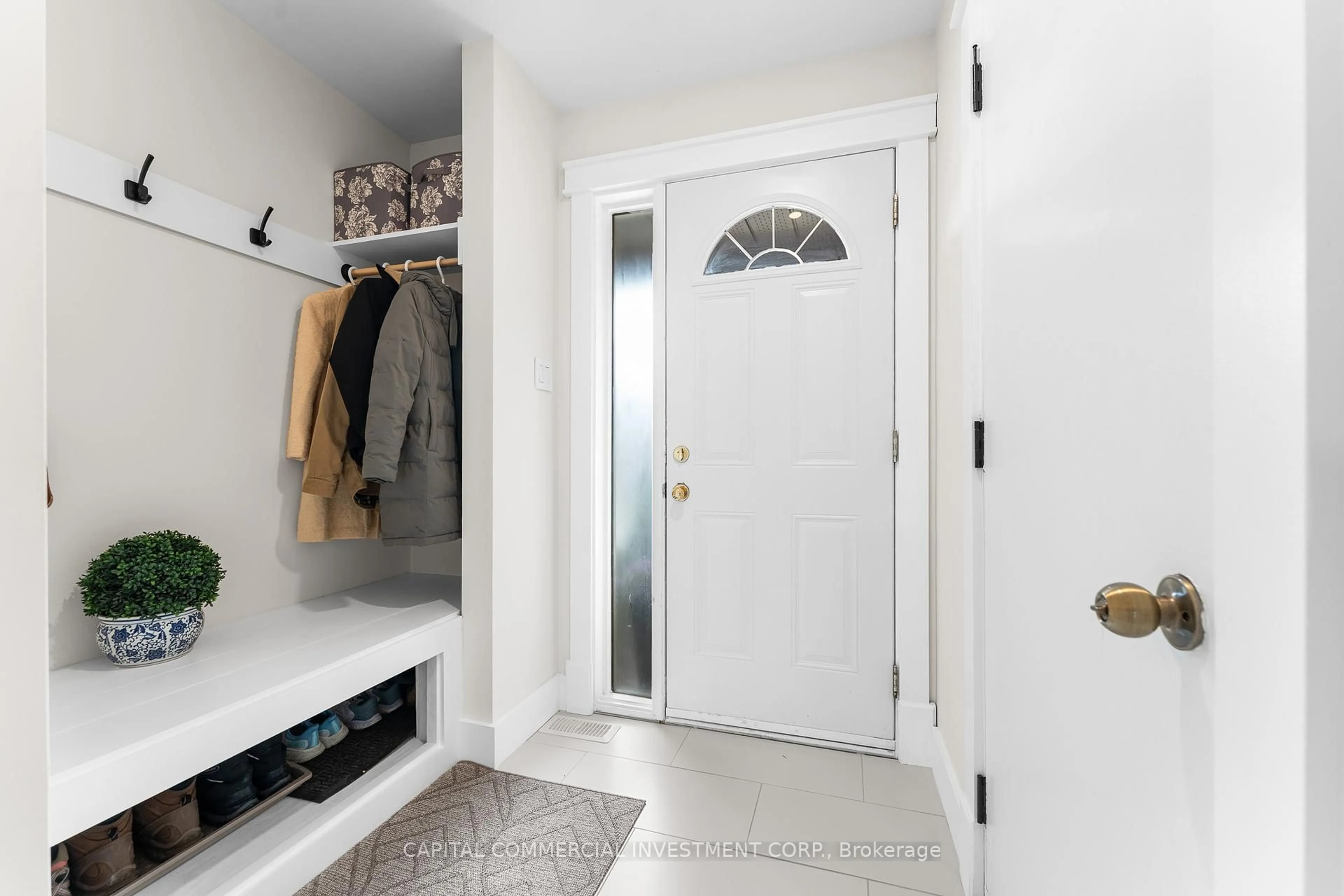 Indoor entryway for 39 Clarkson Cres #10, Ottawa Ontario K2L 3C9