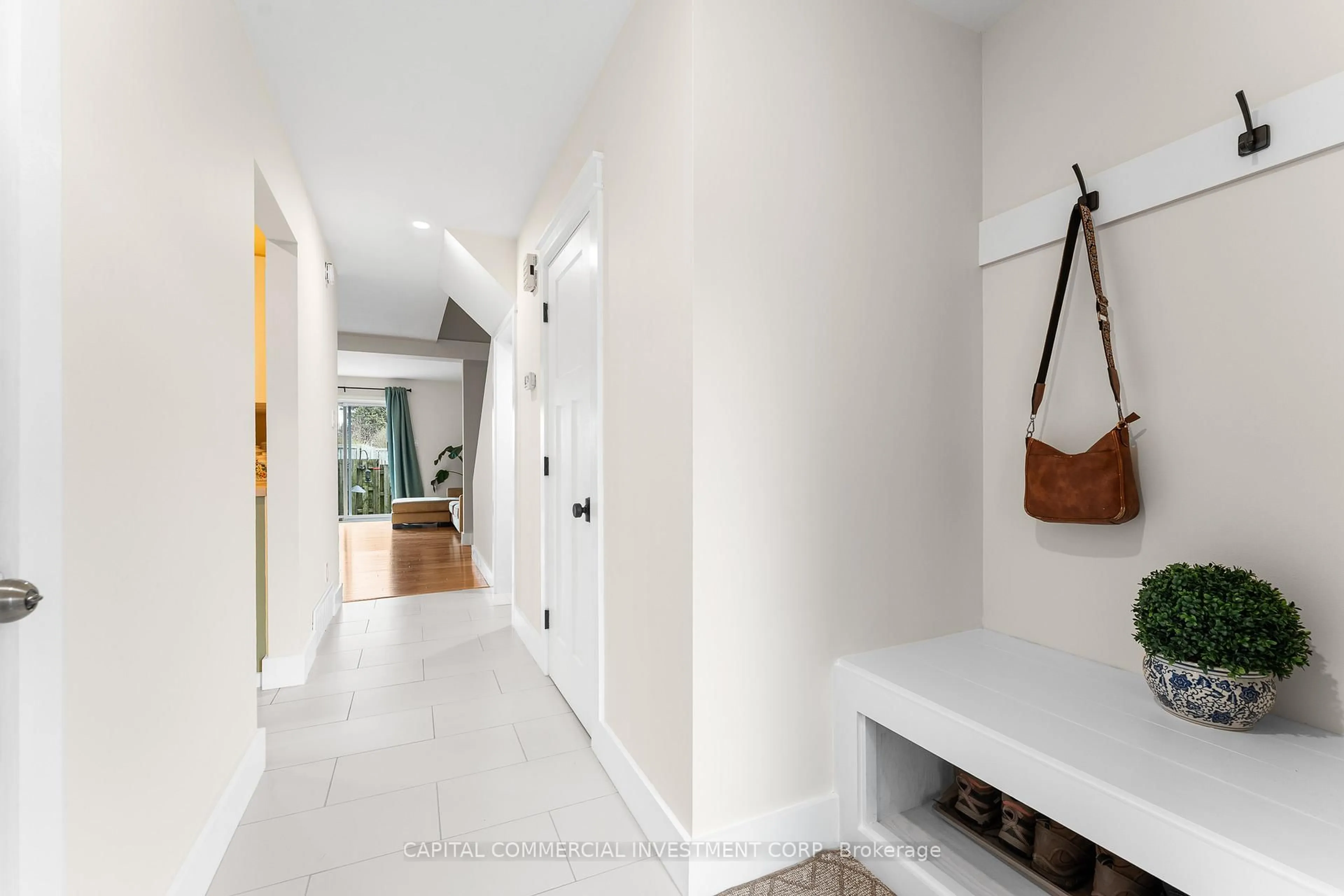 Indoor entryway for 39 Clarkson Cres #10, Ottawa Ontario K2L 3C9