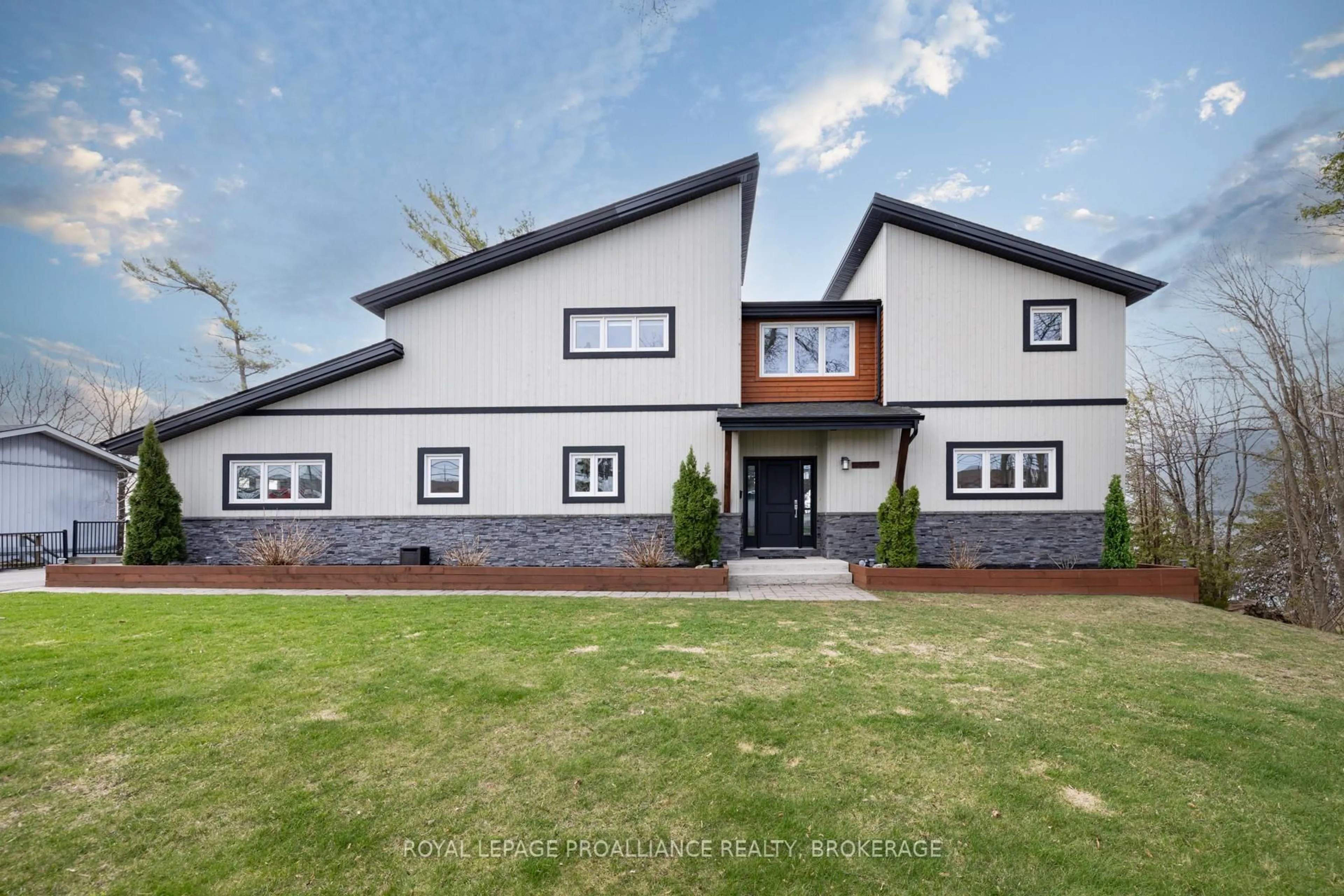 Home with brick exterior material, building for 4506 Bath Rd, Loyalist Ontario K7N 1A7
