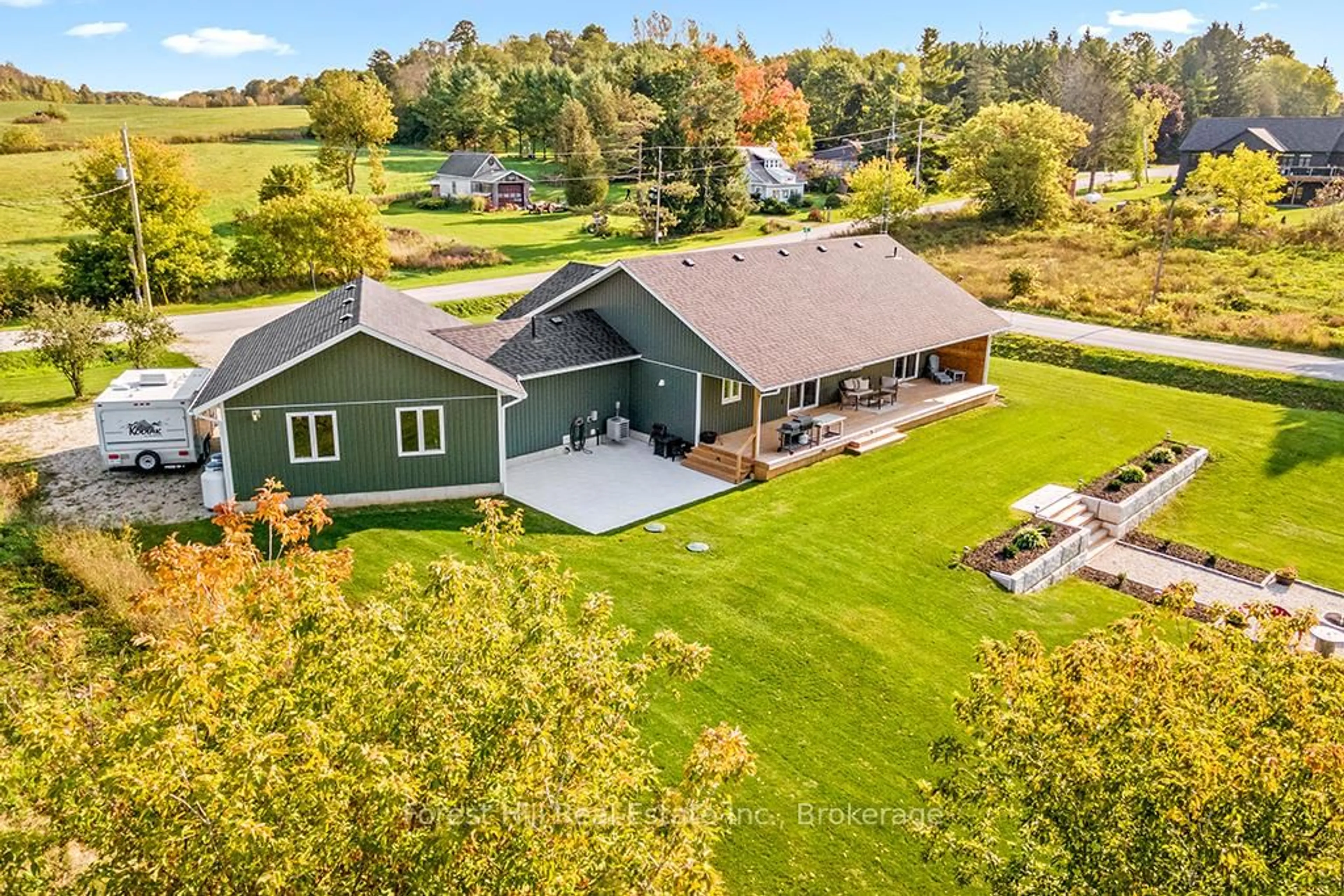 A pic from outside/outdoor area/front of a property/back of a property/a pic from drone, water/lake/river/ocean view for 182 Alma St, Chatsworth Ontario N0H 2S0