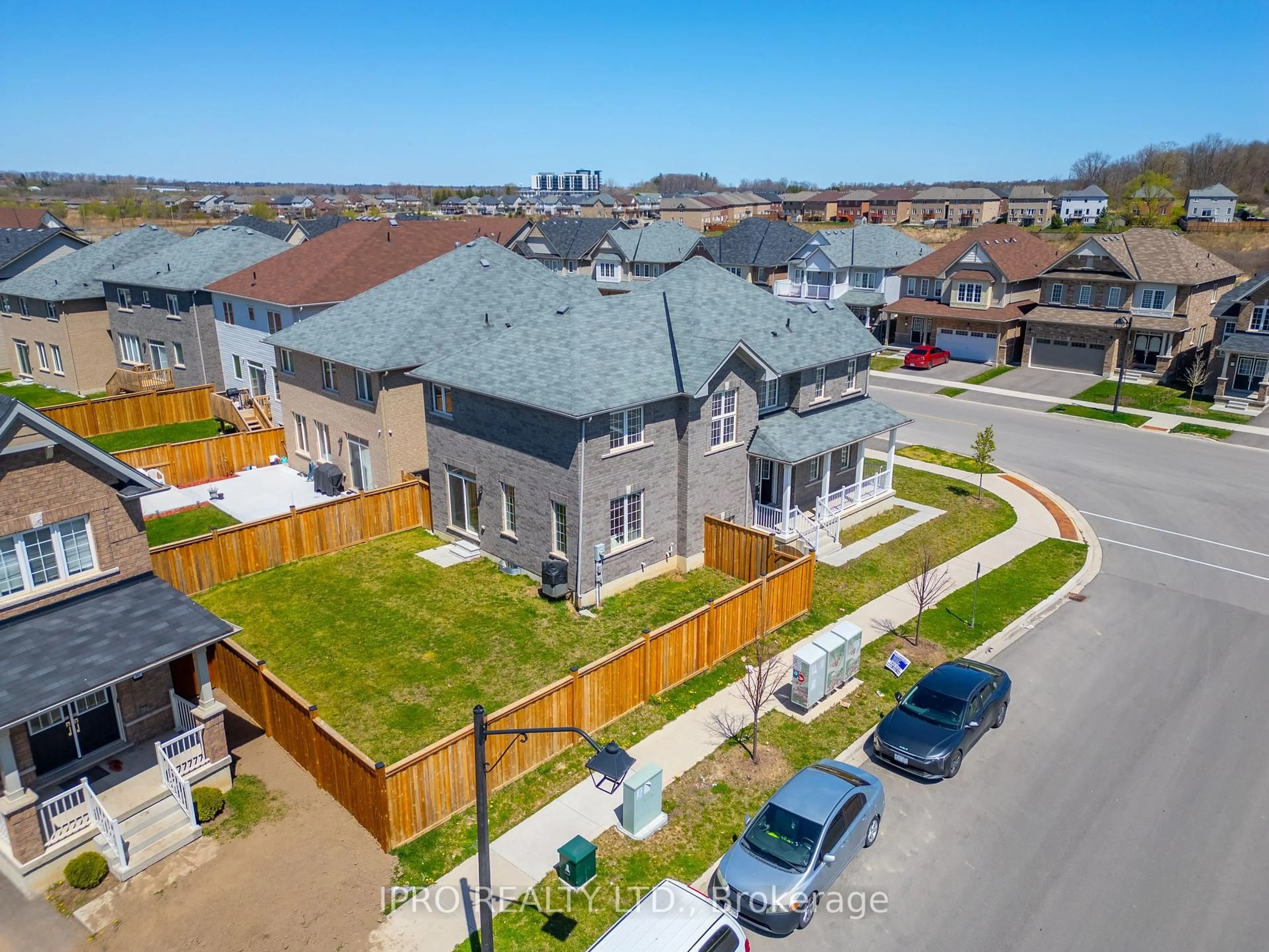 A pic from outside/outdoor area/front of a property/back of a property/a pic from drone, street for 42 Anderson Rd, Brantford Ontario N3T 0S2