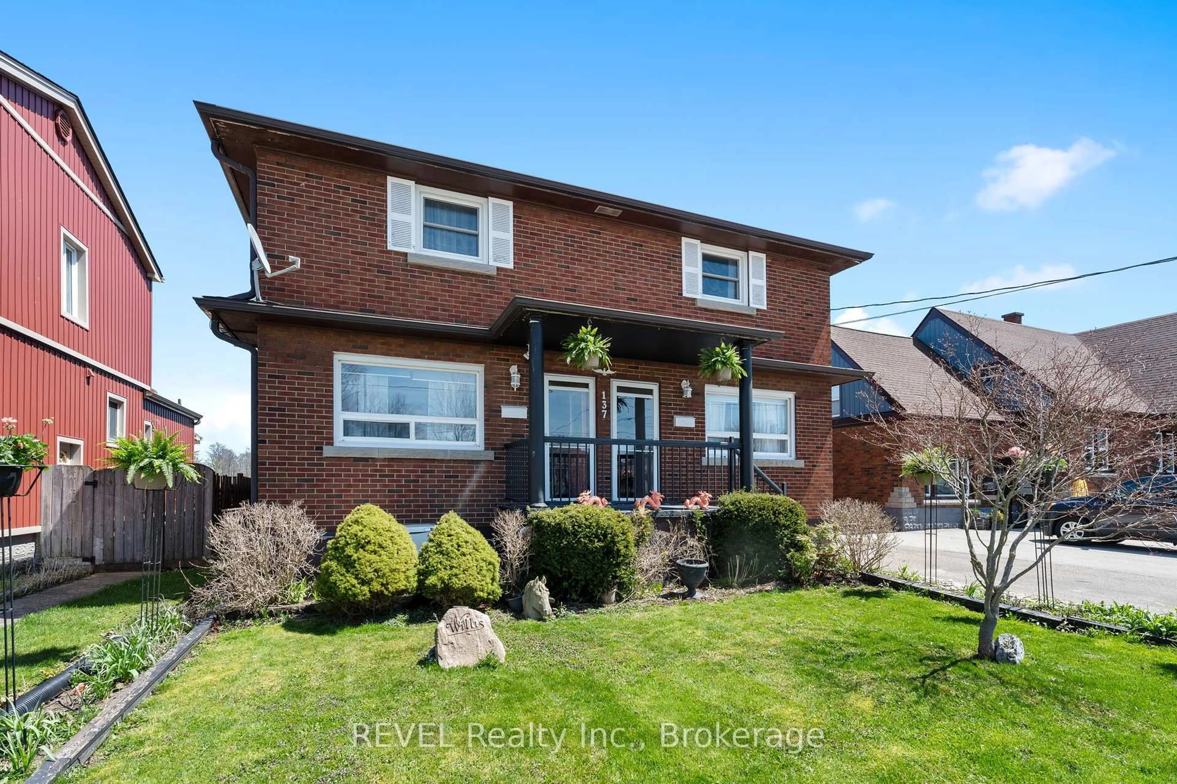 Home with brick exterior material, street for 137 Wellington St, Port Colborne Ontario L3K 2K1