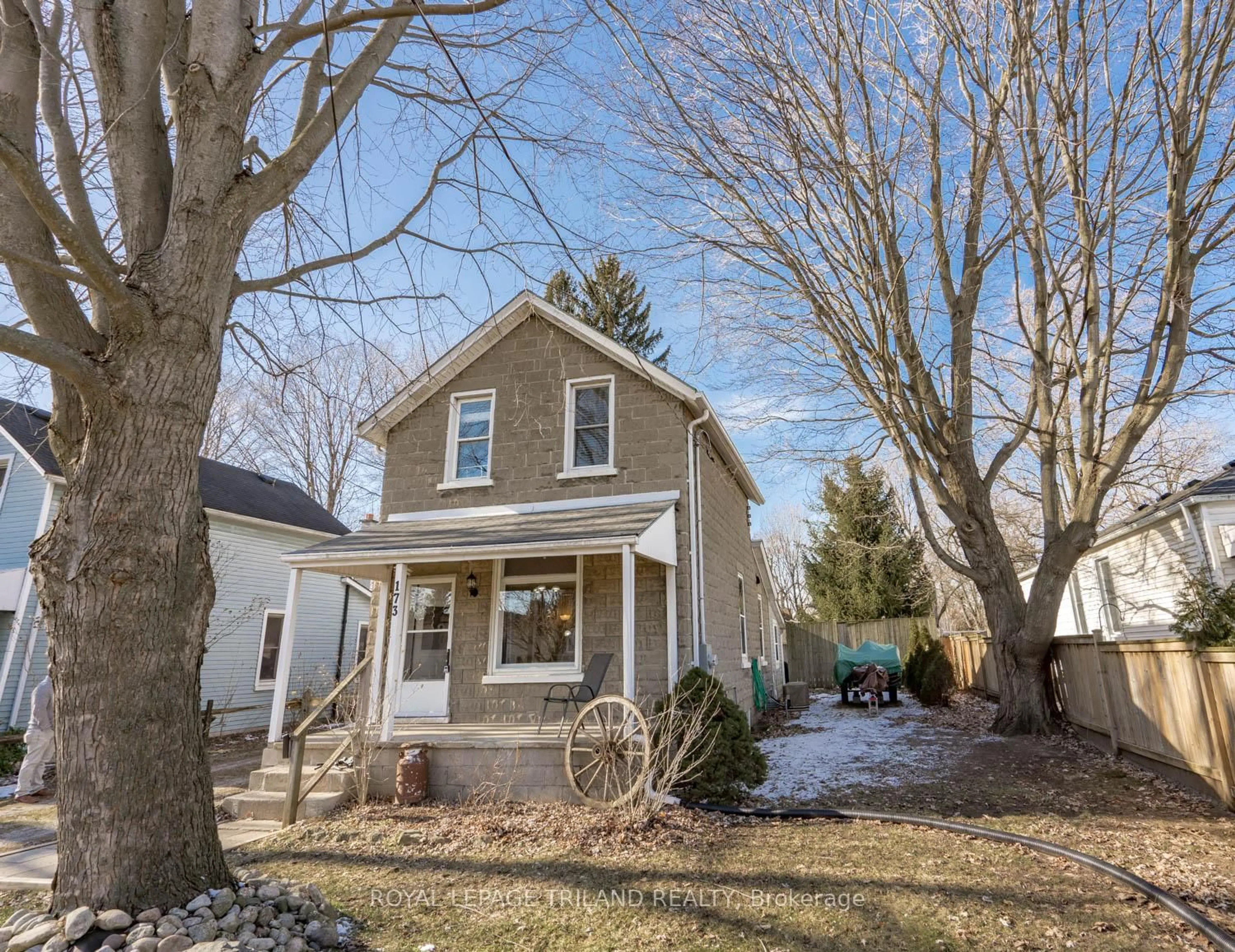Home with vinyl exterior material, street for 173 Centre St, Strathroy Caradoc Ontario N7G 1T3