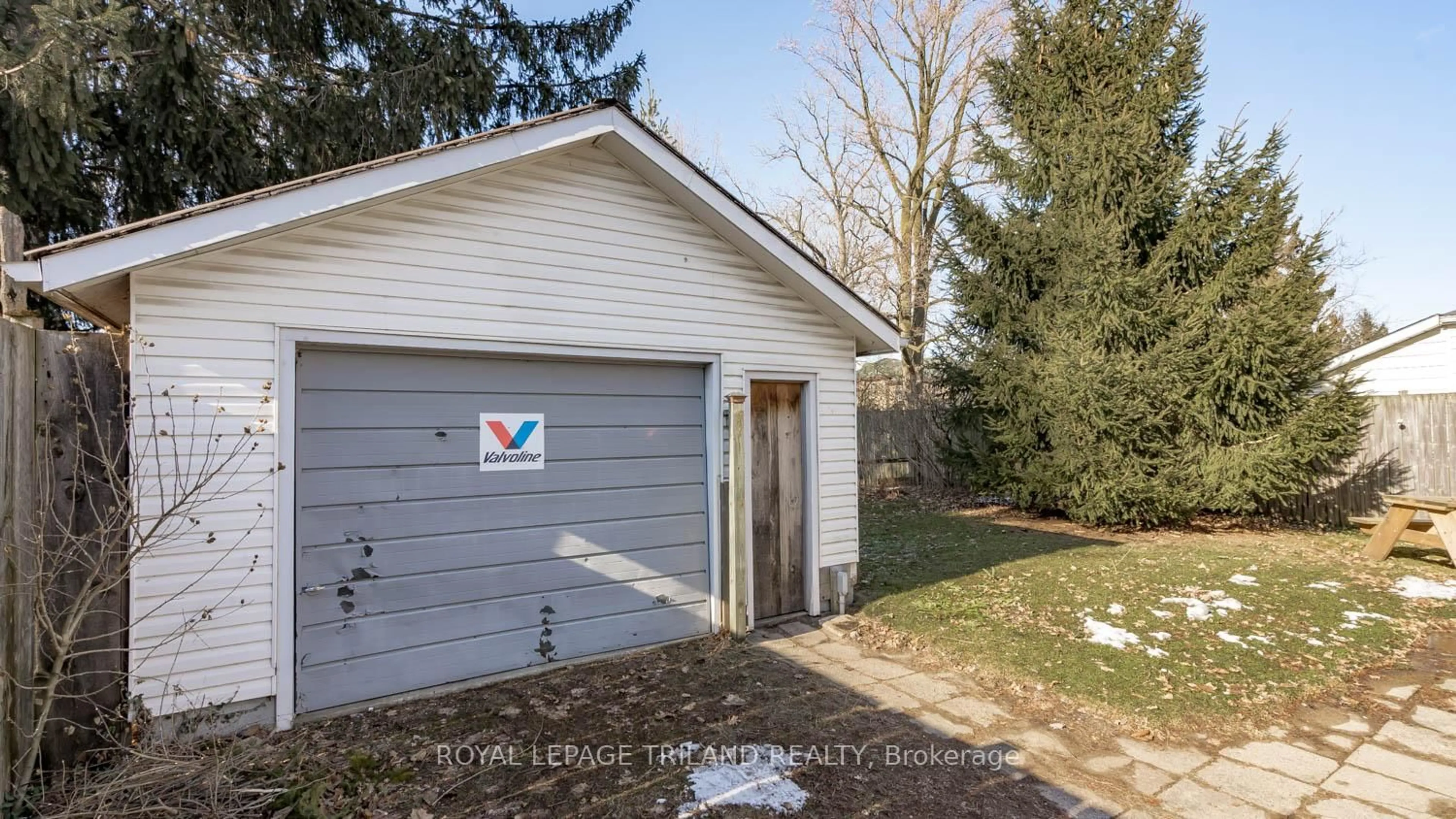 Unknown for 173 Centre St, Strathroy Caradoc Ontario N7G 1T3