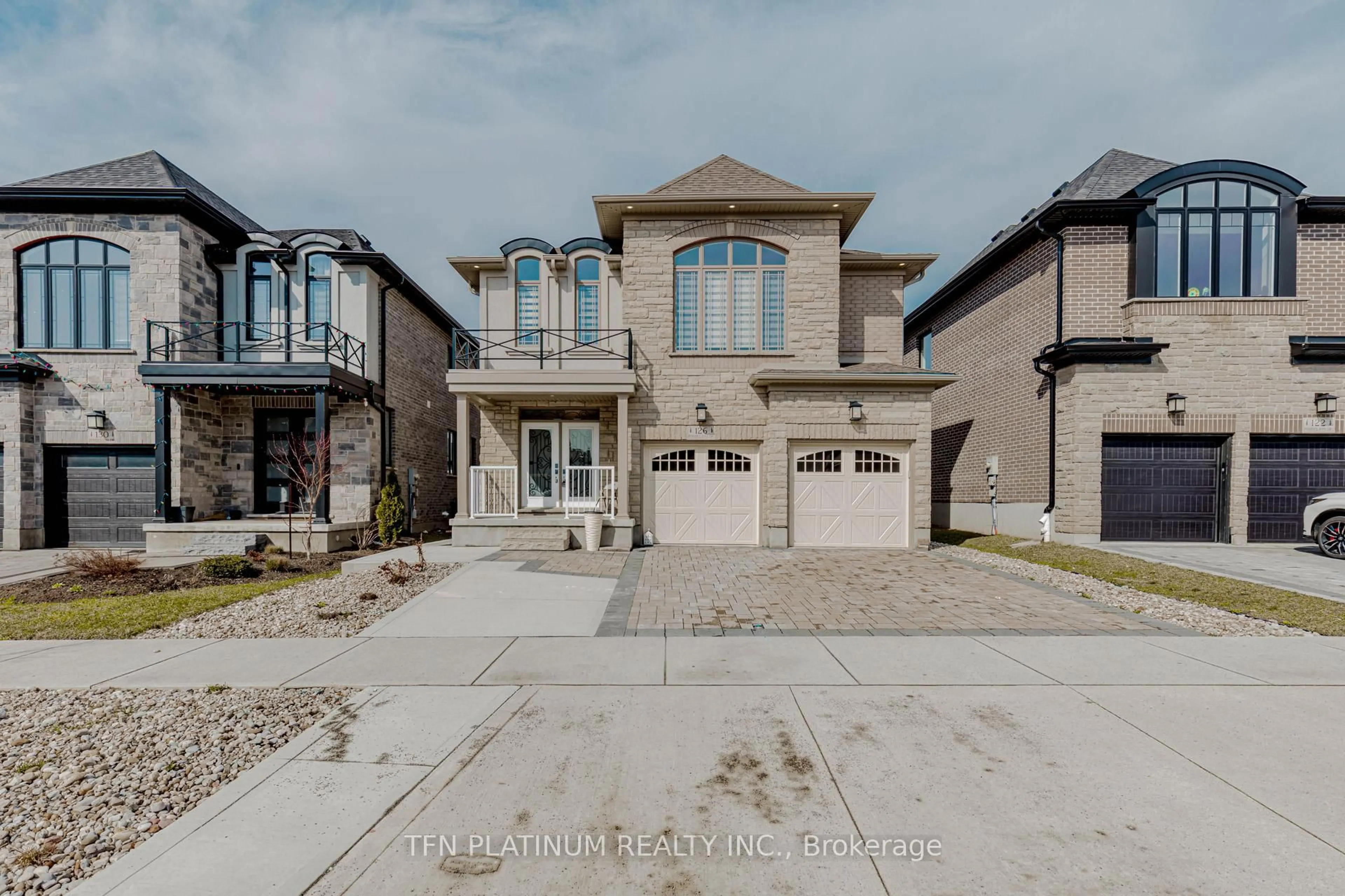 Home with brick exterior material, street for 126 Pondcliffe Dr, Kitchener Ontario N2R 0M4