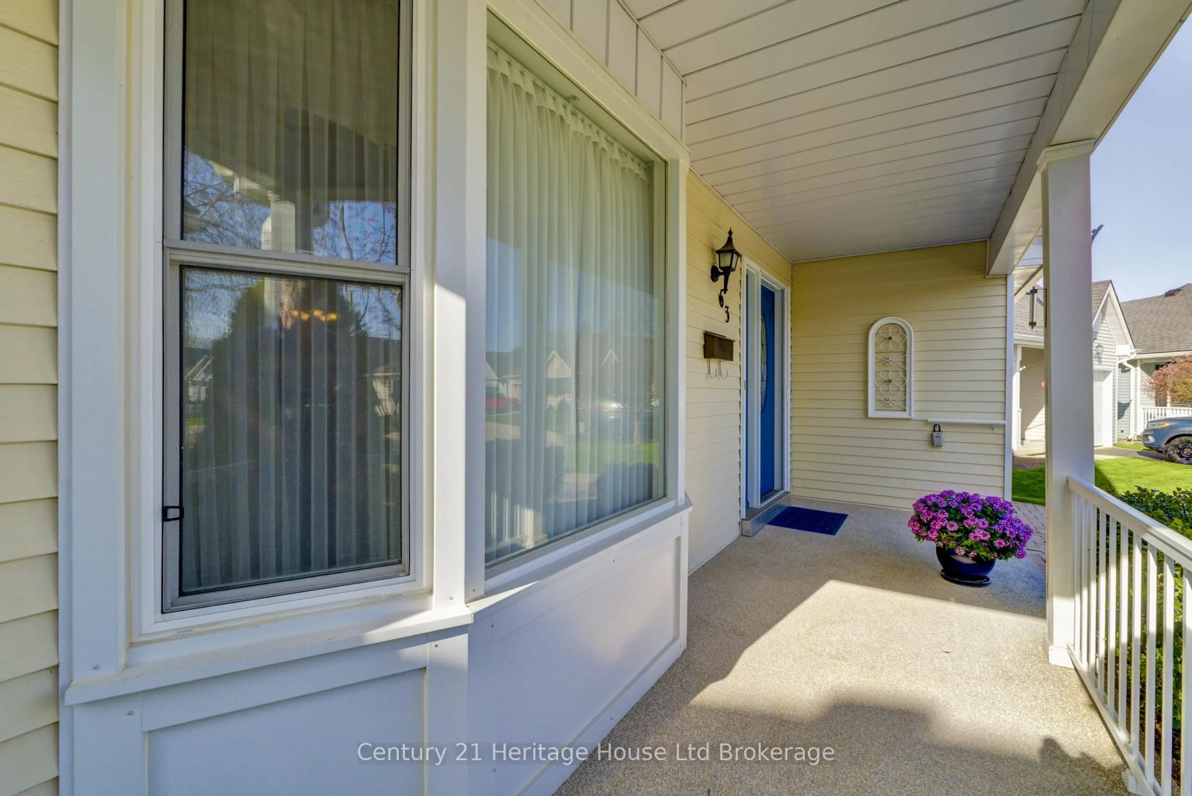 Indoor entryway for 63 Hawkins Cres, Tillsonburg Ontario N4G 5K7