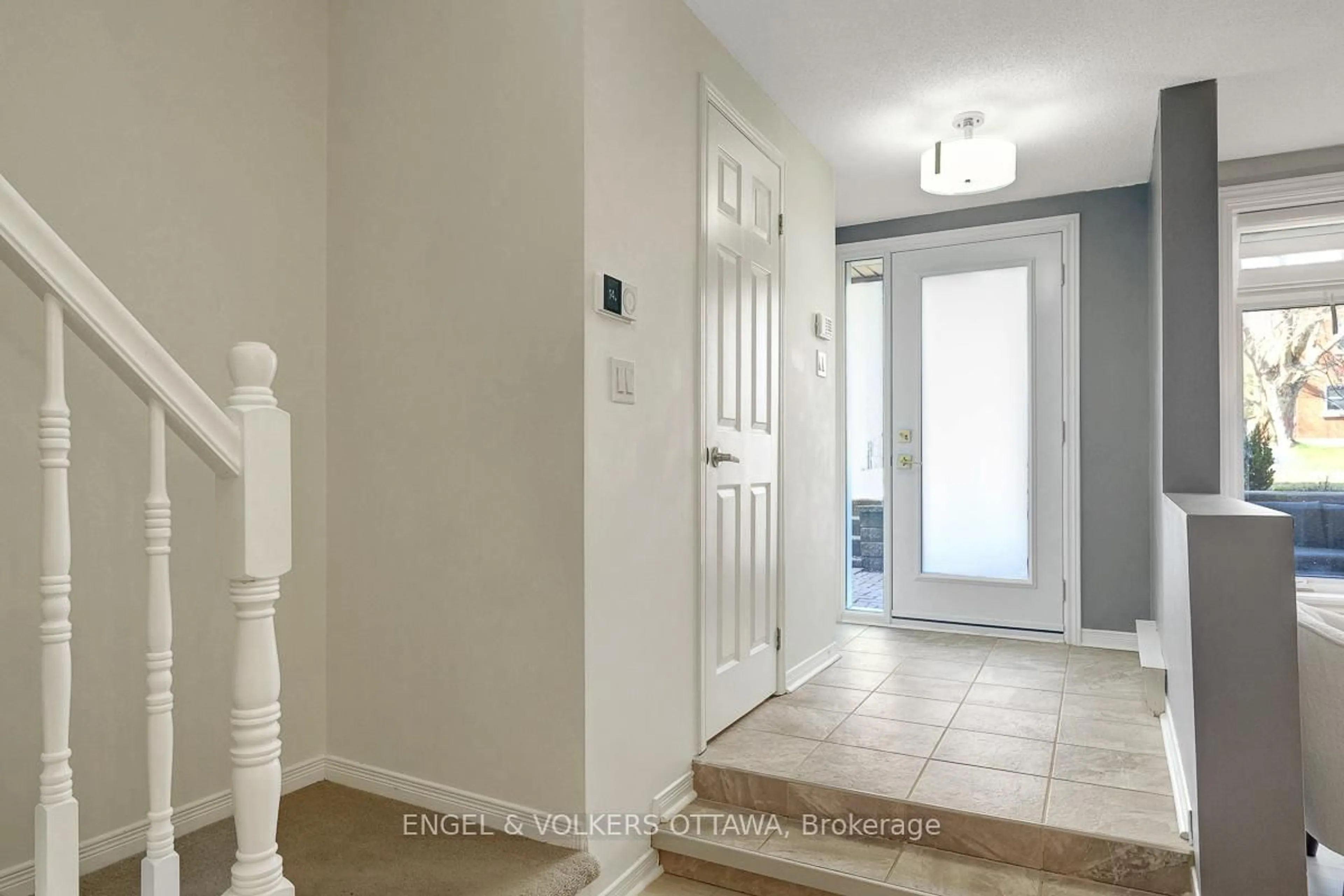 Indoor entryway for 62 Donald St #105A, Ottawa Ontario K1K 1N2