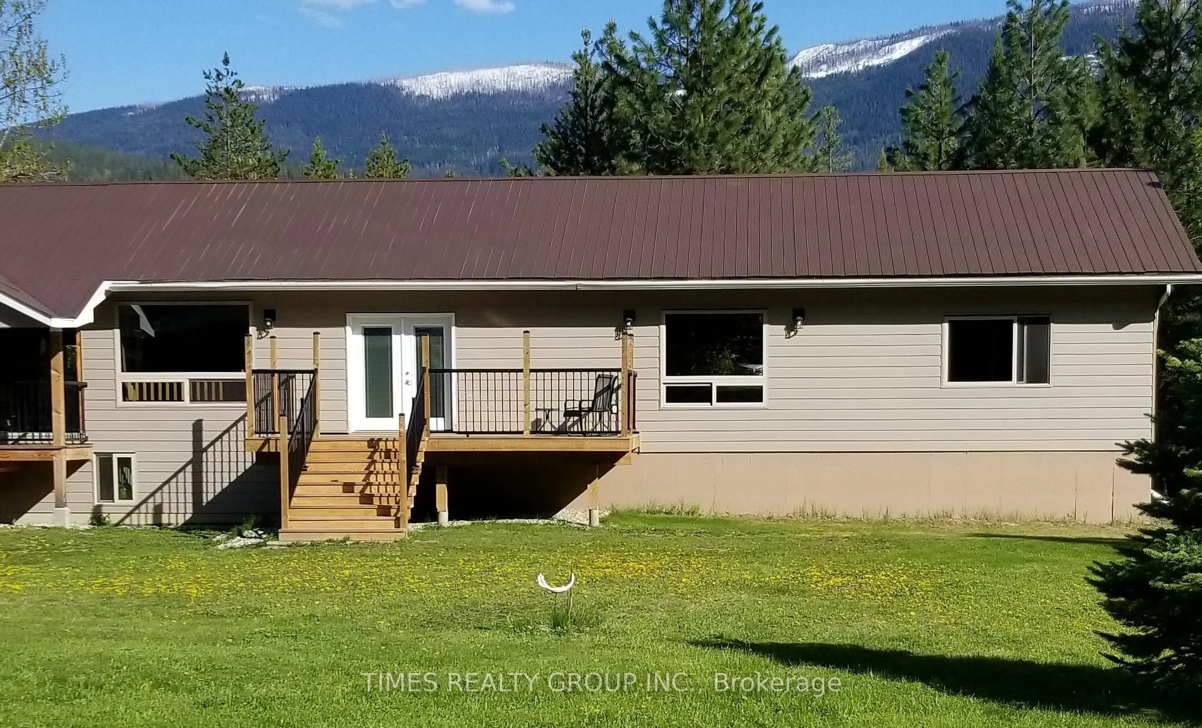 Home with vinyl exterior material, mountain view for 2510 Samuelson Rd, Out of Area British Columbia V0E 2V5