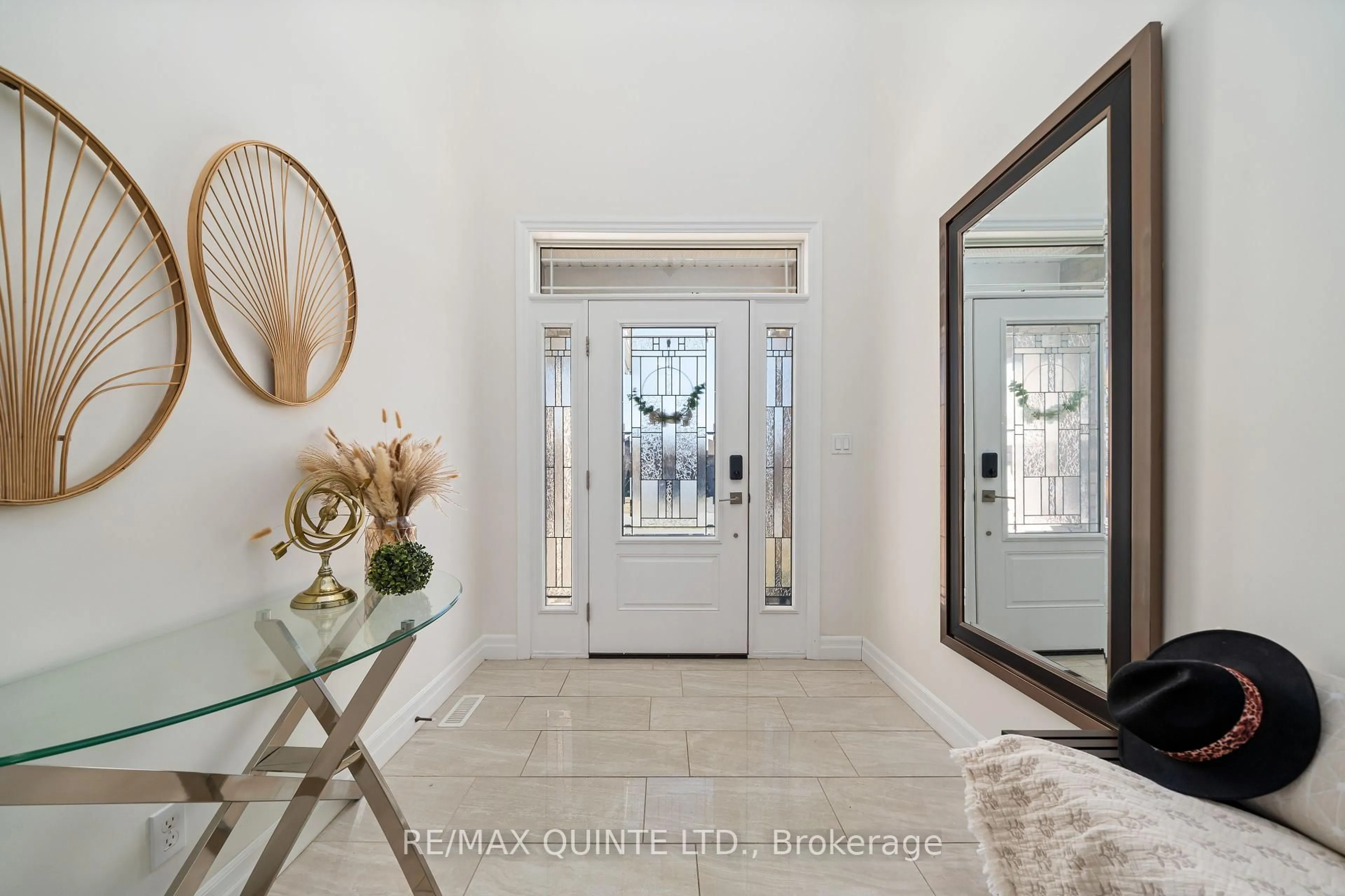 Indoor entryway for 18 Bel Air Cres, Quinte West Ontario K8V 0H4
