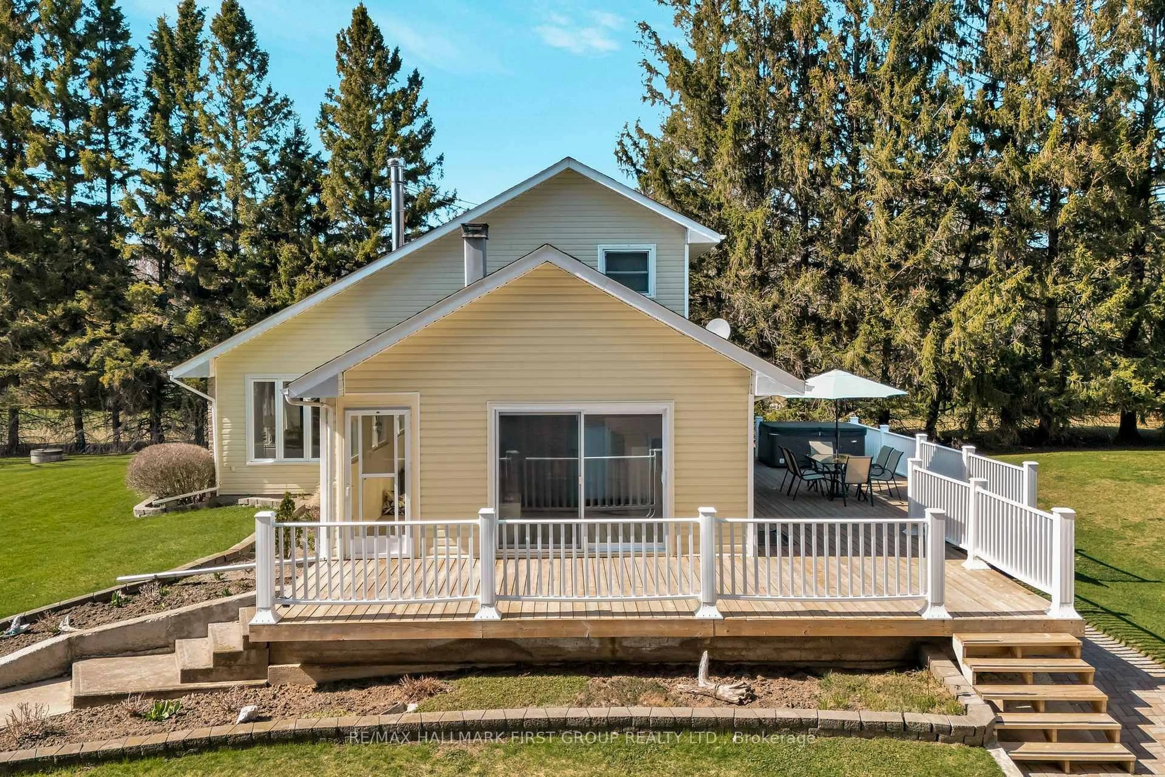 Home with vinyl exterior material, water/lake/river/ocean view for 197 Station Rd, Alnwick/Haldimand Ontario K0K 2G0