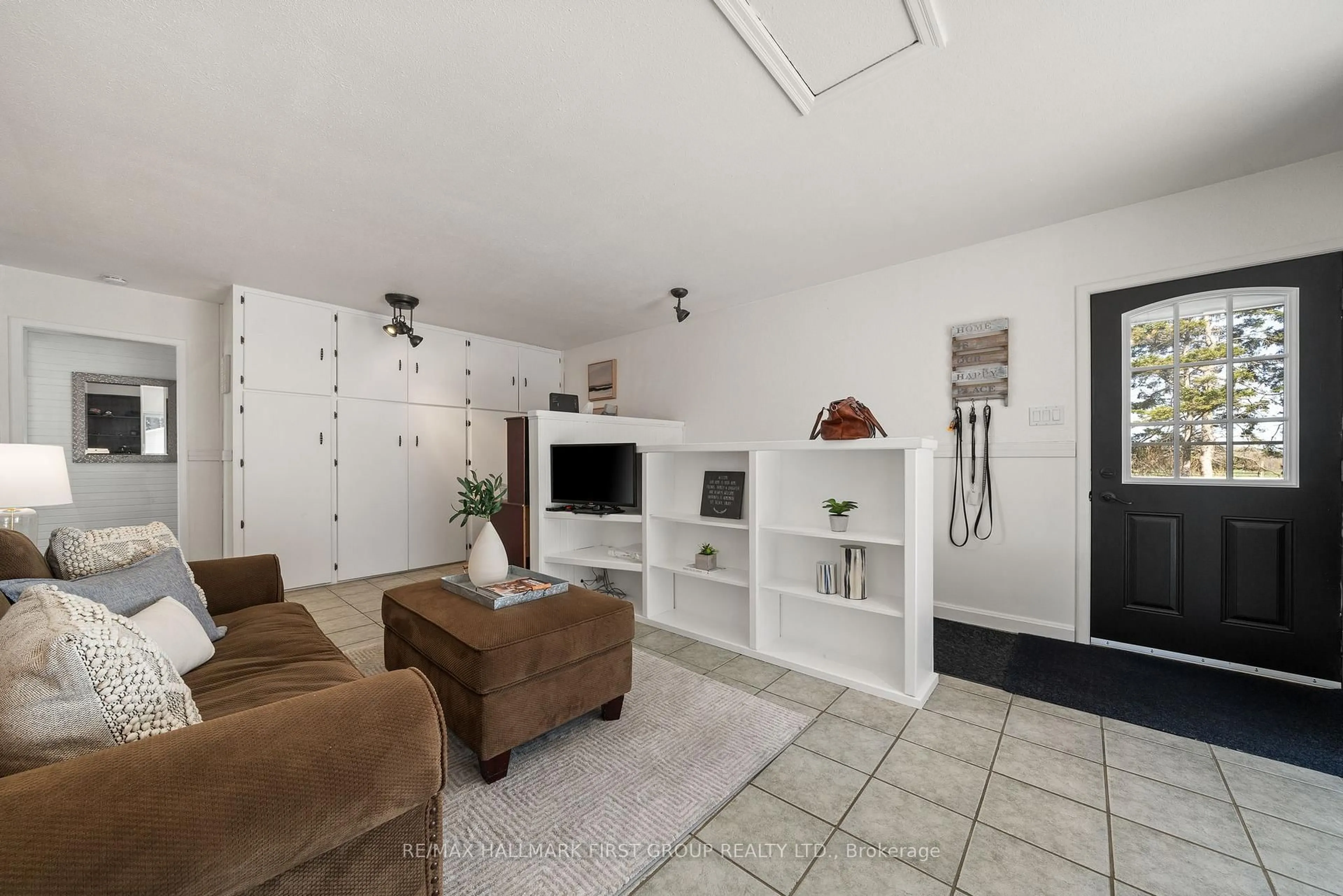 Living room with furniture, unknown for 197 Station Rd, Alnwick/Haldimand Ontario K0K 2G0