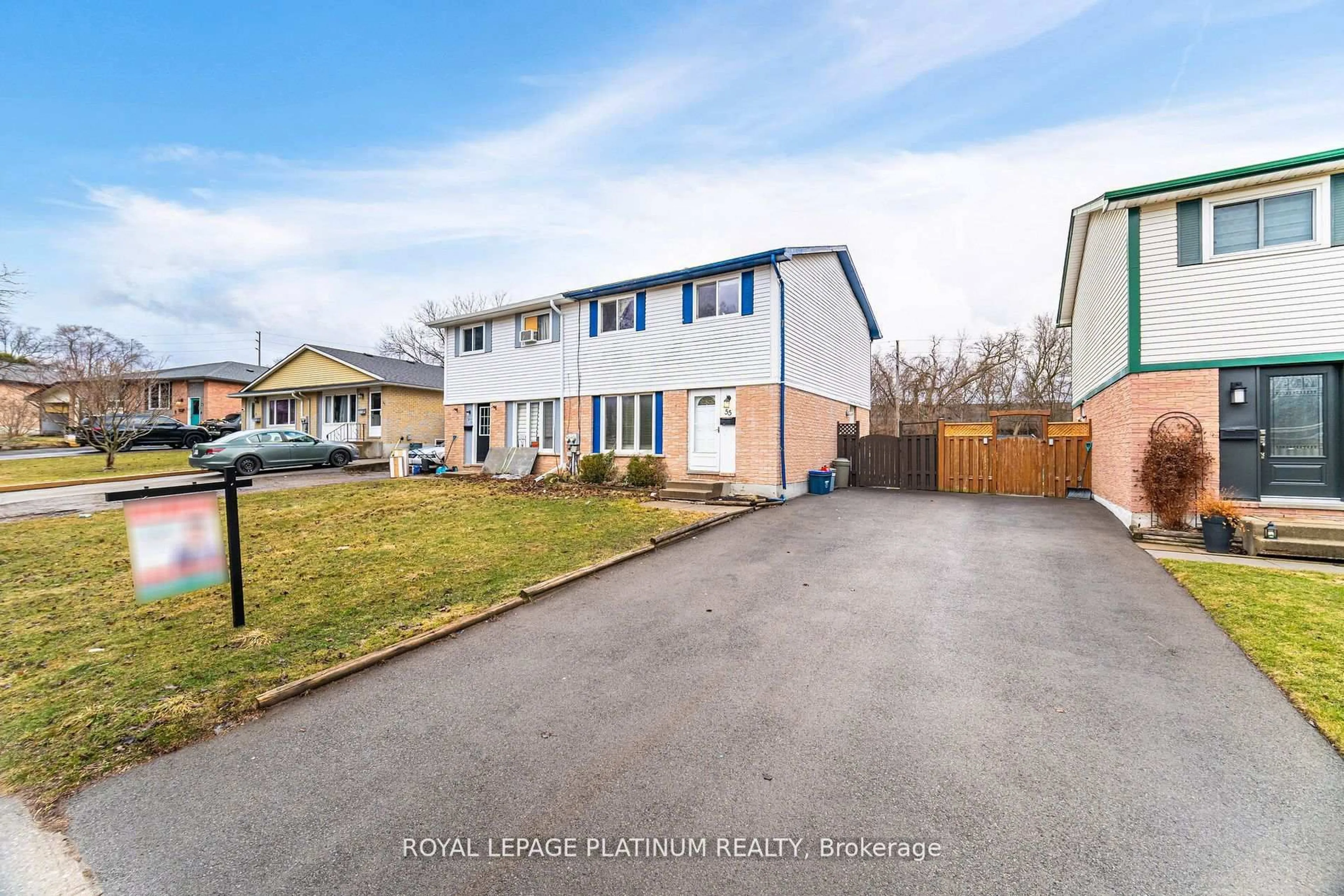A pic from outside/outdoor area/front of a property/back of a property/a pic from drone, street for 55 Woodlawn Ave, Brantford Ontario N3V 1A6
