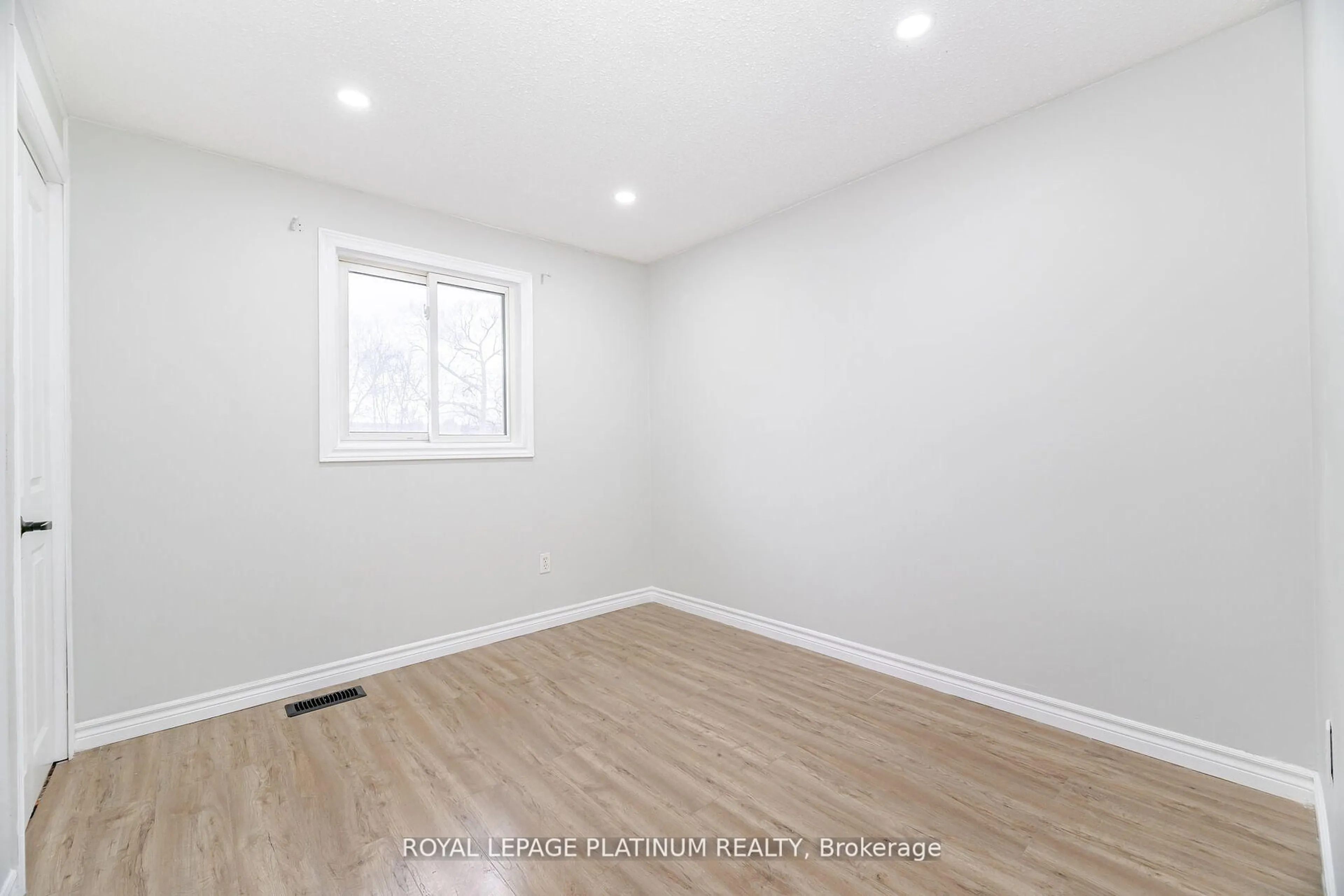 A pic of a room for 55 Woodlawn Ave, Brantford Ontario N3V 1A6