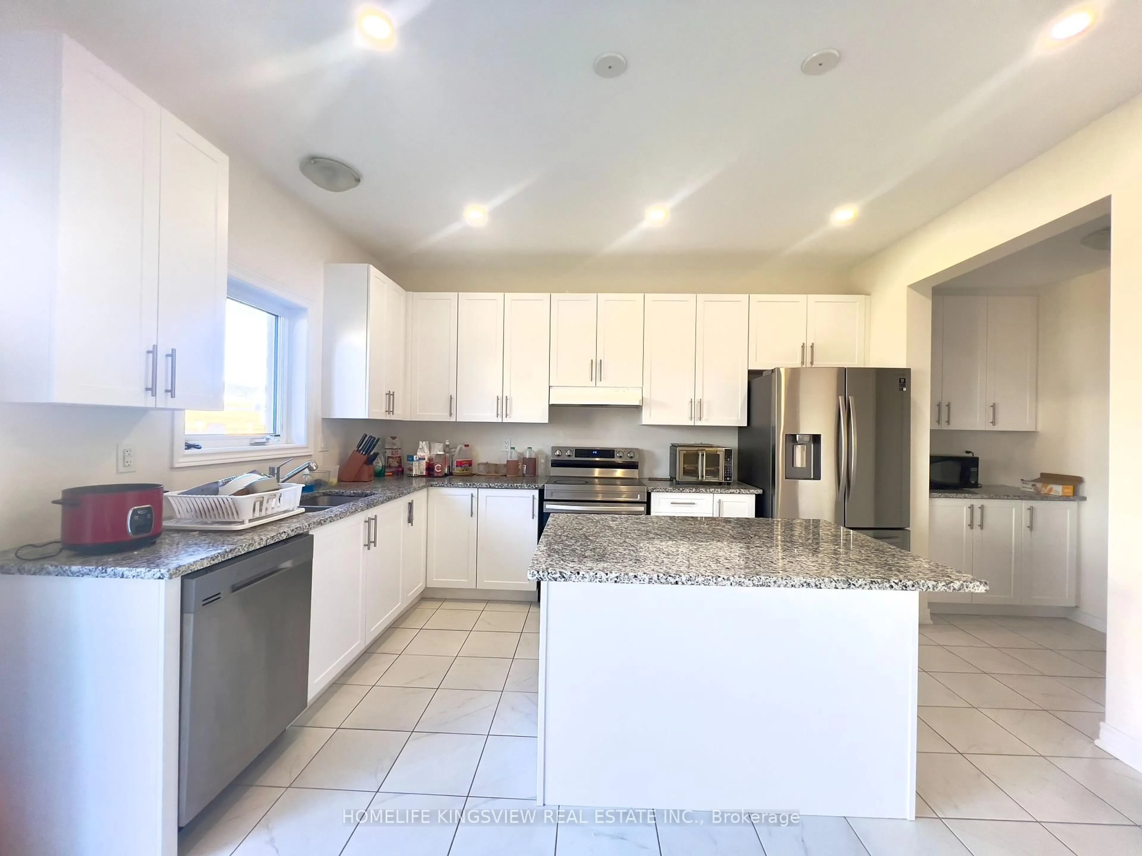 Open concept kitchen, ceramic/tile floor for 708 Gilmour Cres, Shelburne Ontario L9V 3X3