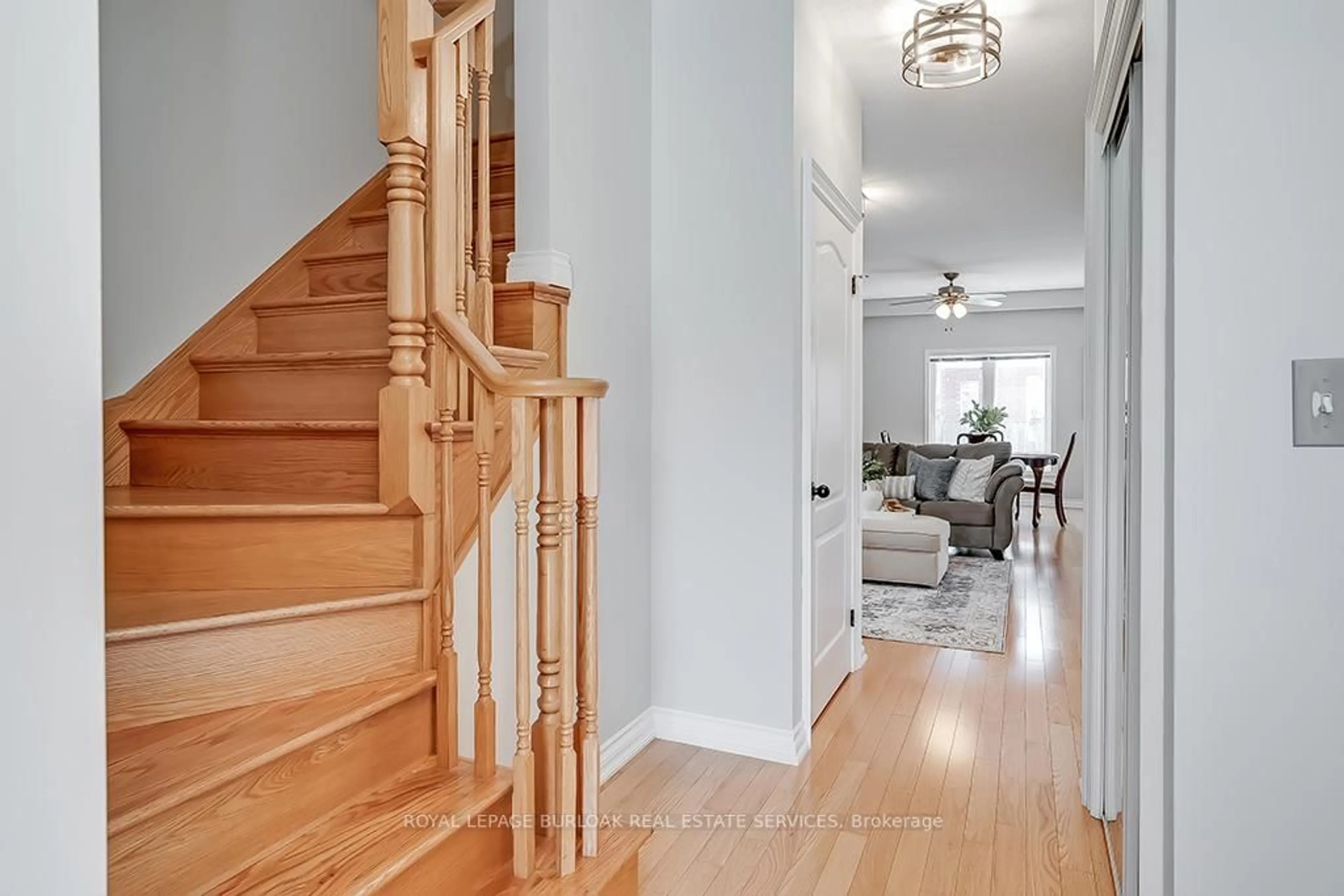 Indoor entryway for 31 Tidemore Hts, Hamilton Ontario L8E 0B8