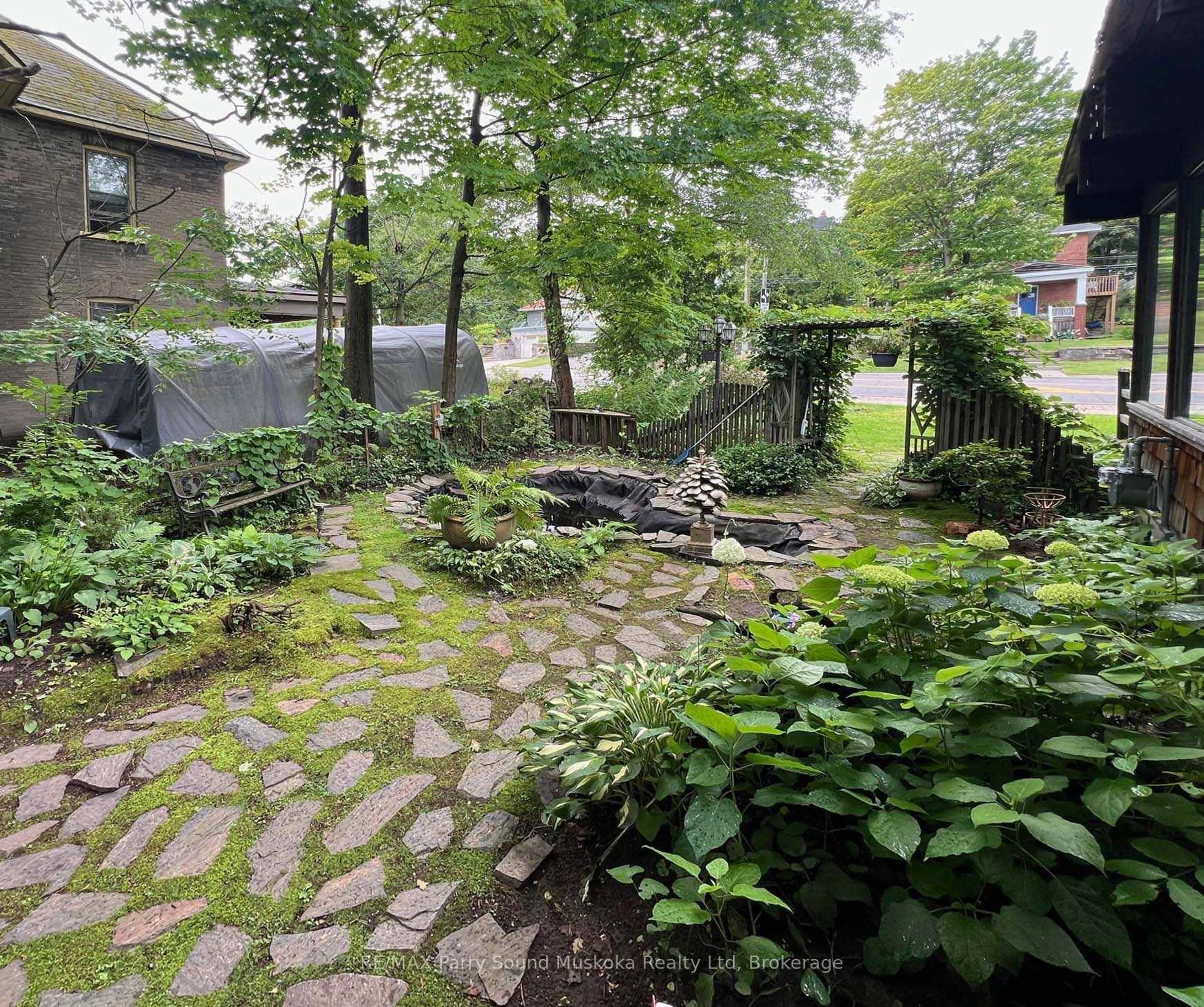 Patio, street for 43 Church St, Parry Sound Ontario P2A 1Y6