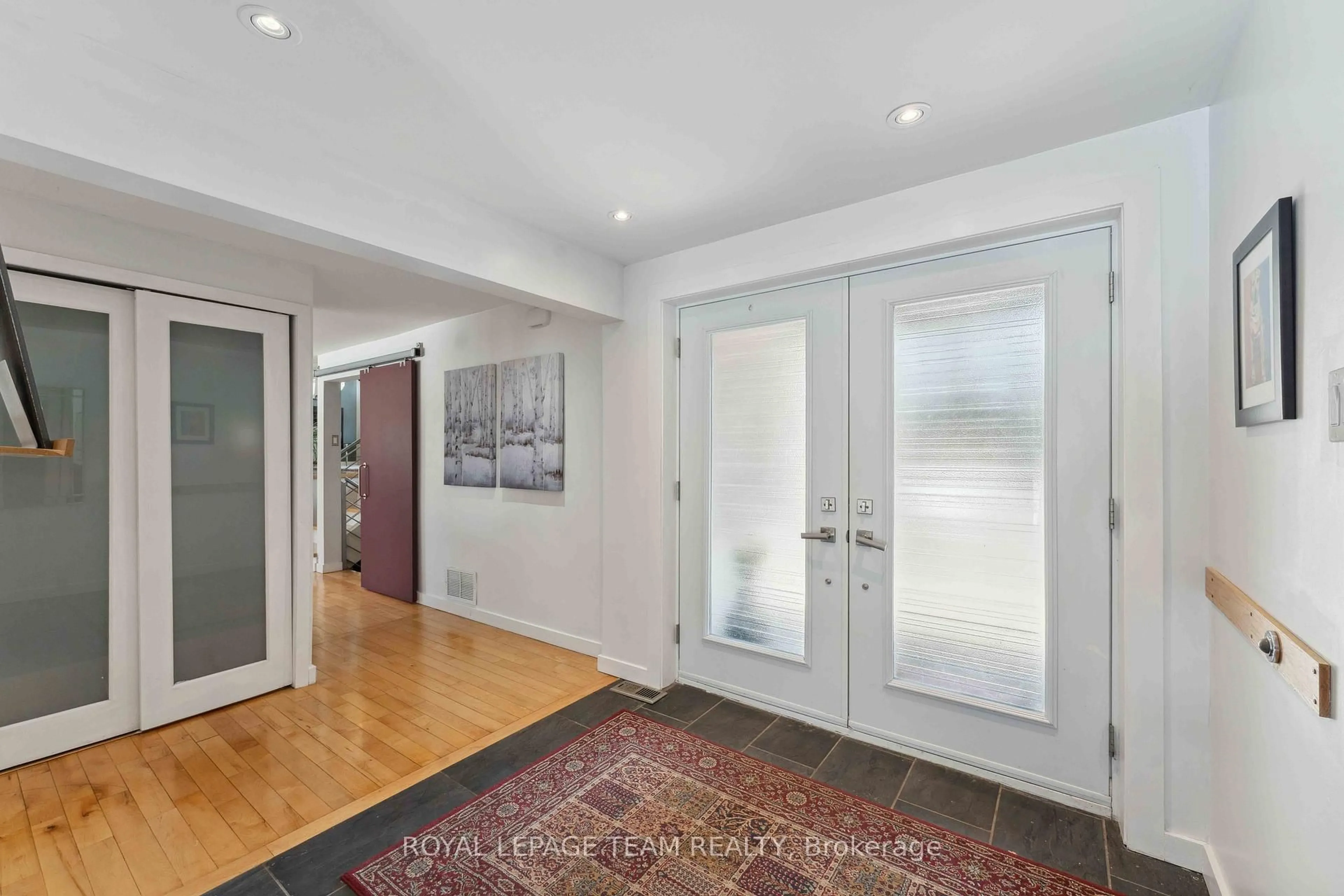 Indoor entryway for 9 Burnbank St, Ottawa Ontario K2G 0H2