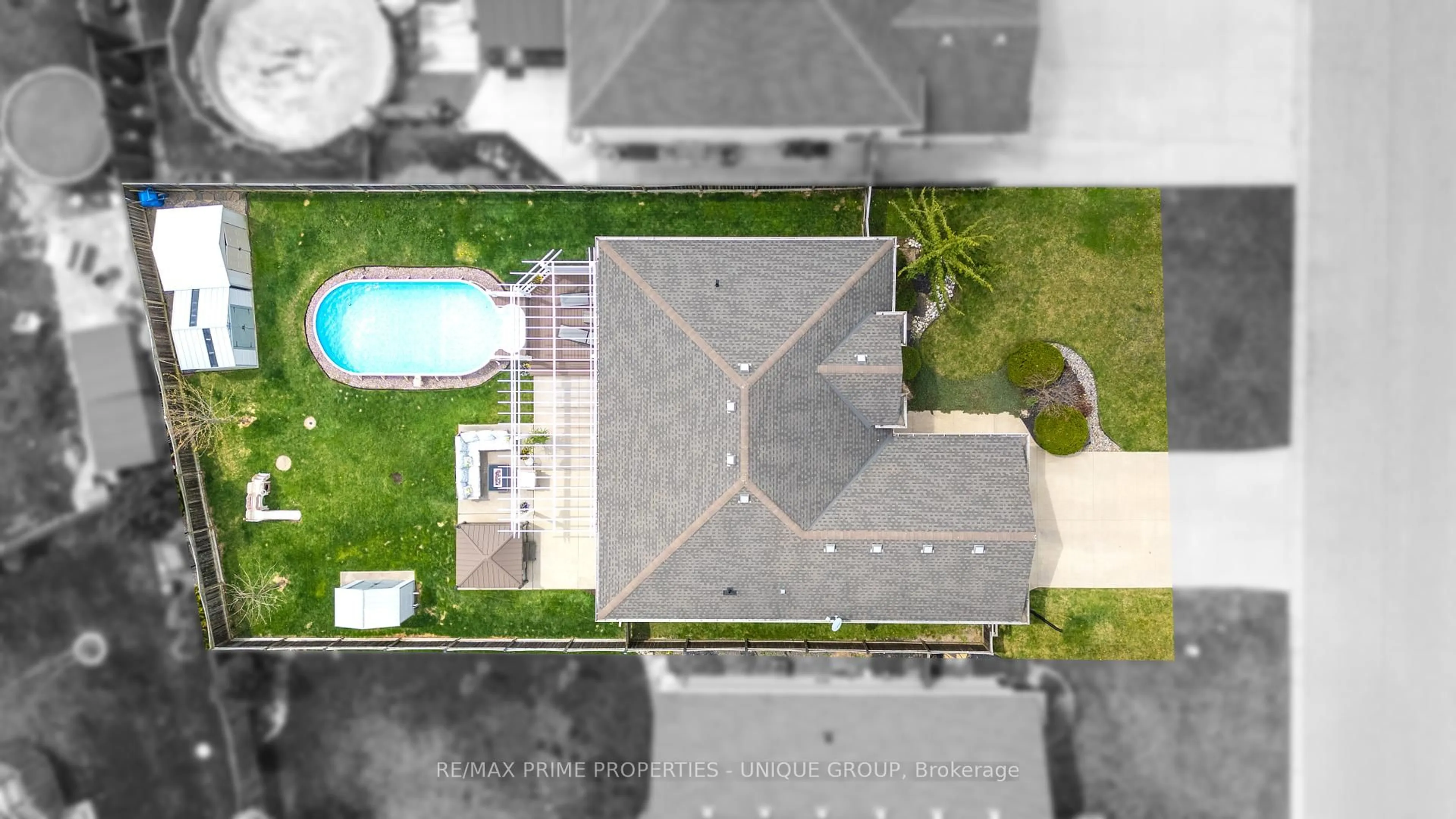 A pic from outside/outdoor area/front of a property/back of a property/a pic from drone, unknown for 675 Bentinck Dr, St. Clair Ontario N0N 1G0