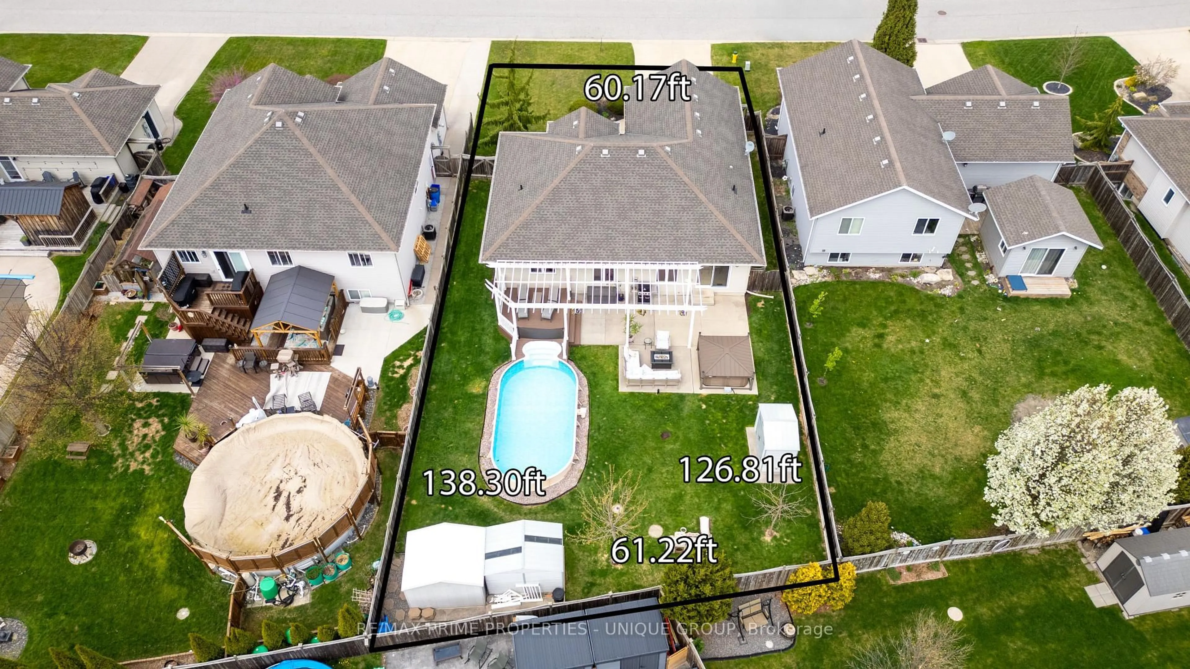 A pic from outside/outdoor area/front of a property/back of a property/a pic from drone, unknown for 675 Bentinck Dr, St. Clair Ontario N0N 1G0