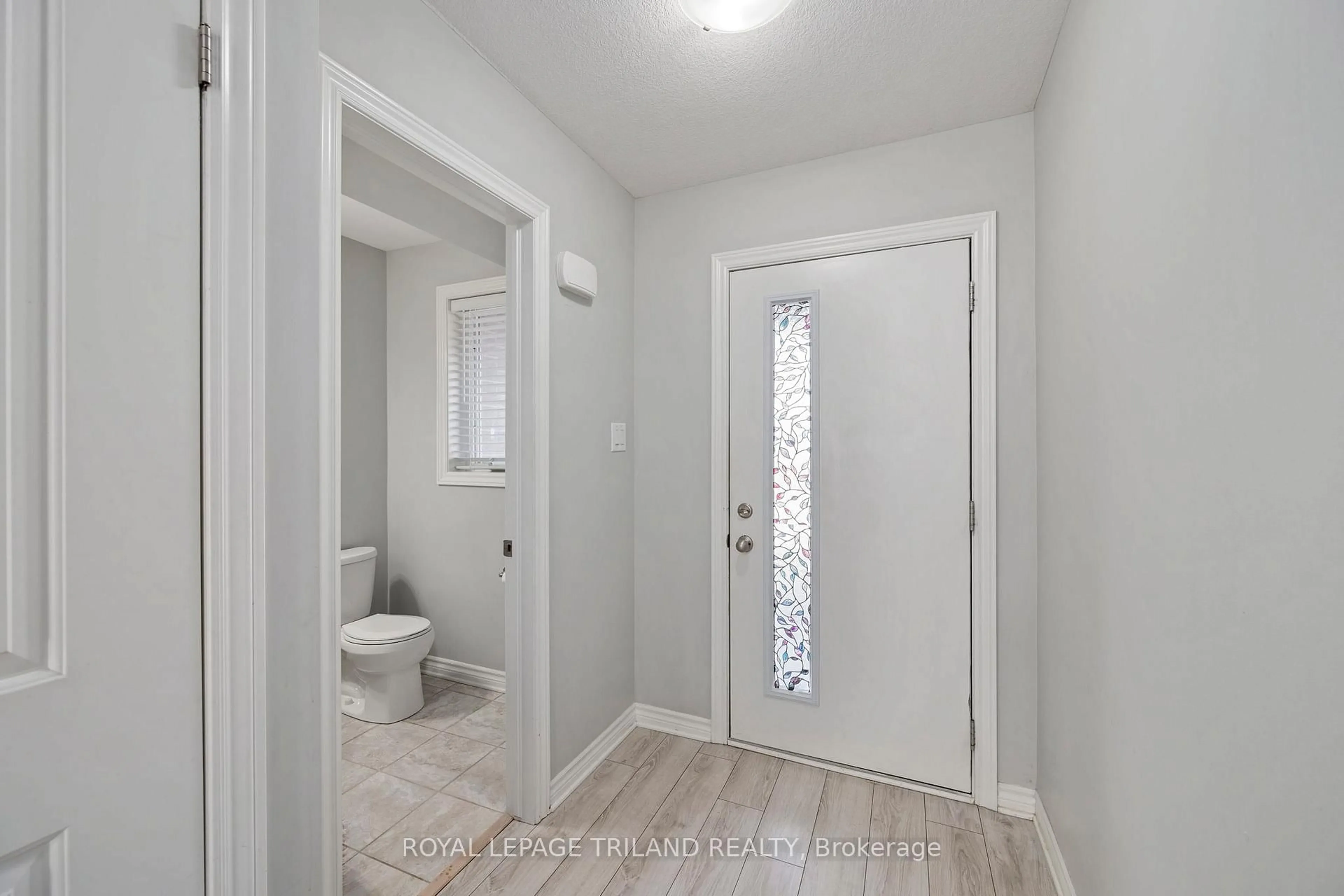 Indoor entryway for 1273 Michael Circ, London East Ontario N5V 0B8