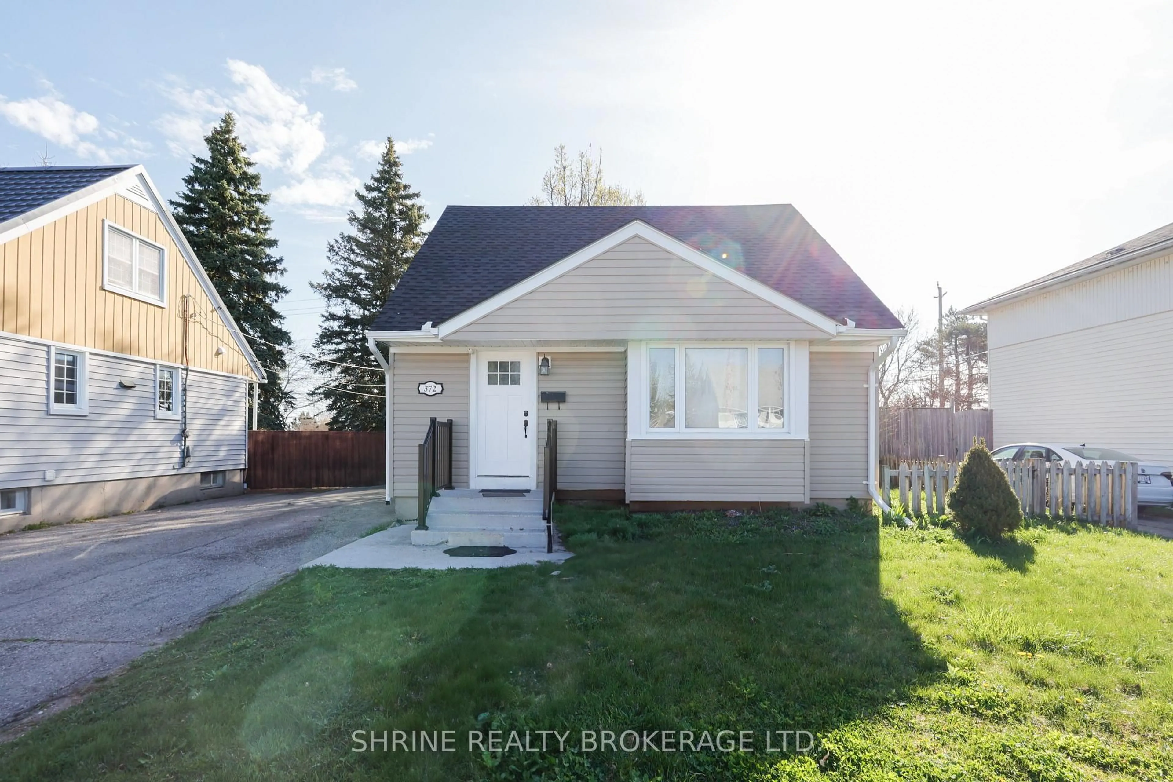 Home with vinyl exterior material, street for 372 Flanders Row, London East Ontario N5Y 1C4