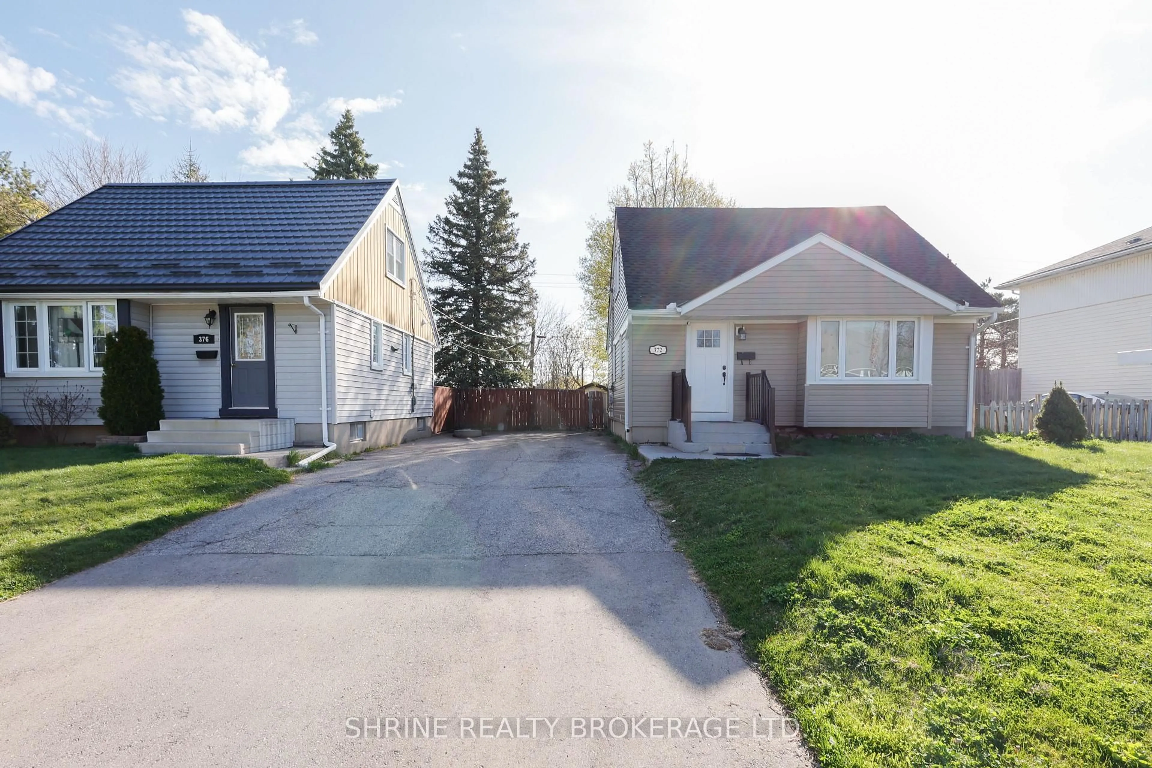 A pic from outside/outdoor area/front of a property/back of a property/a pic from drone, street for 372 Flanders Row, London East Ontario N5Y 1C4