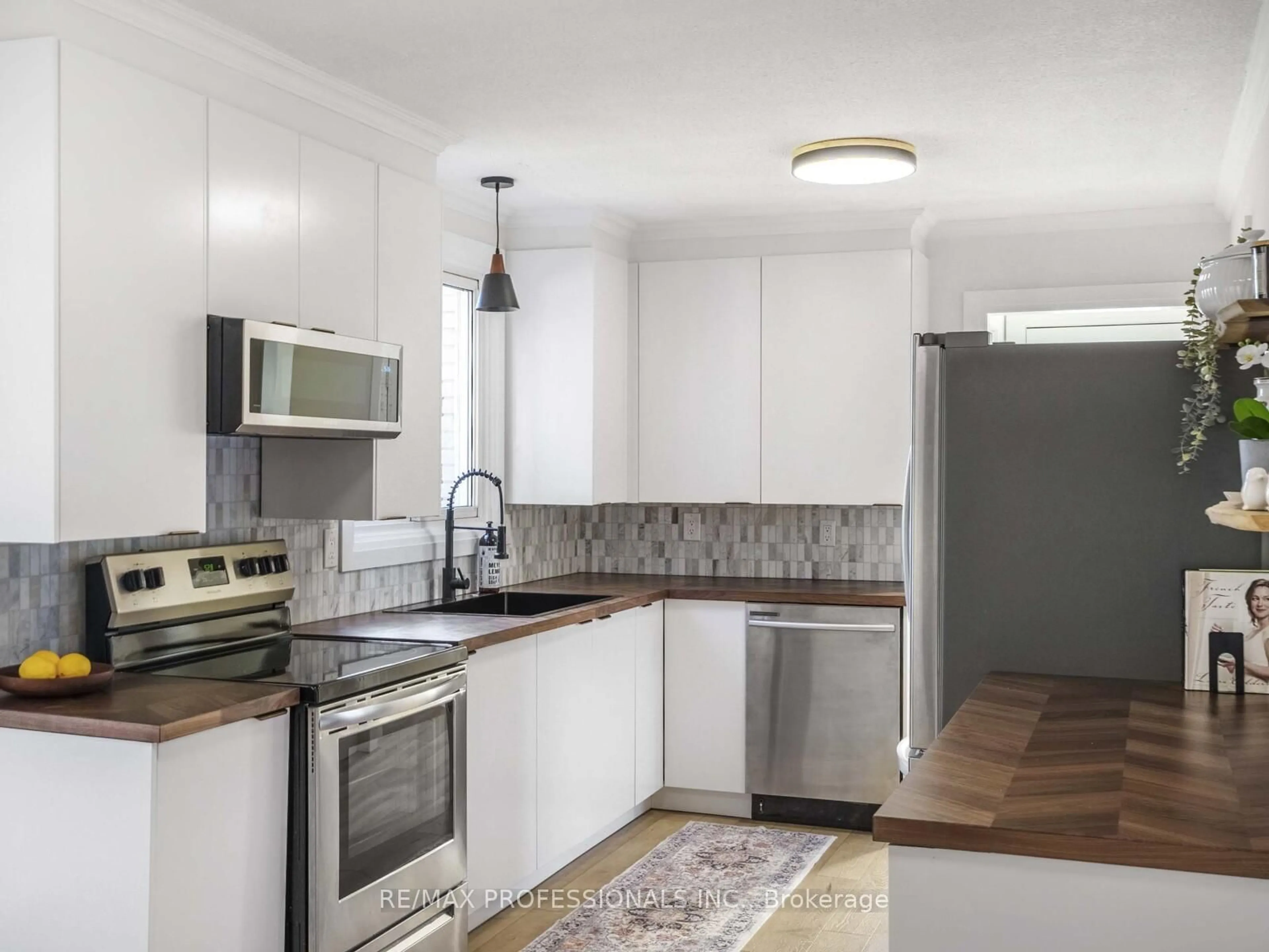 Standard kitchen, unknown for 5 Yeats Crt, Guelph Ontario N1E 6H8