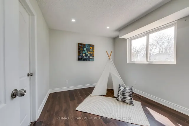 Additional property image - 11 Drakes Dr