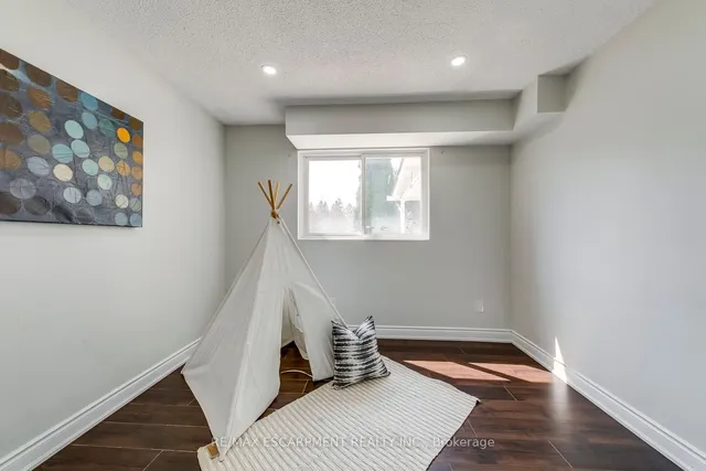 Additional property image - 11 Drakes Dr
