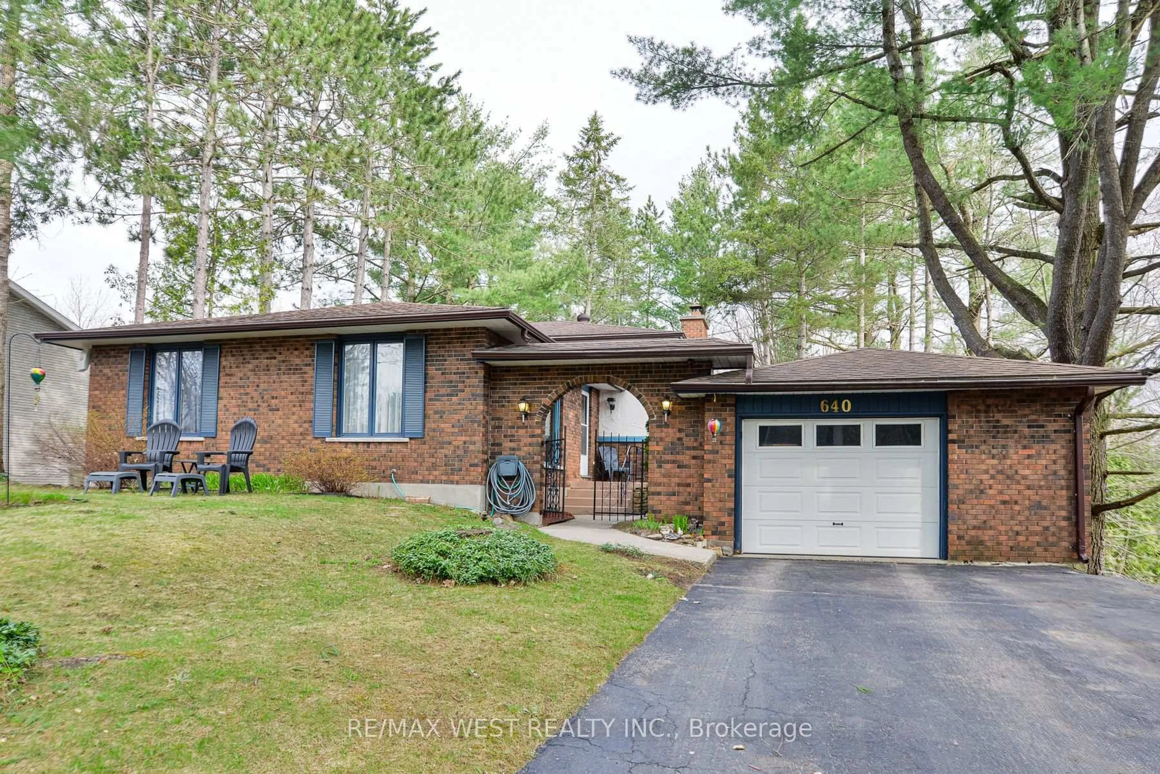 Home with brick exterior material, street for 640 David St, Gravenhurst Ontario P1P 1M2