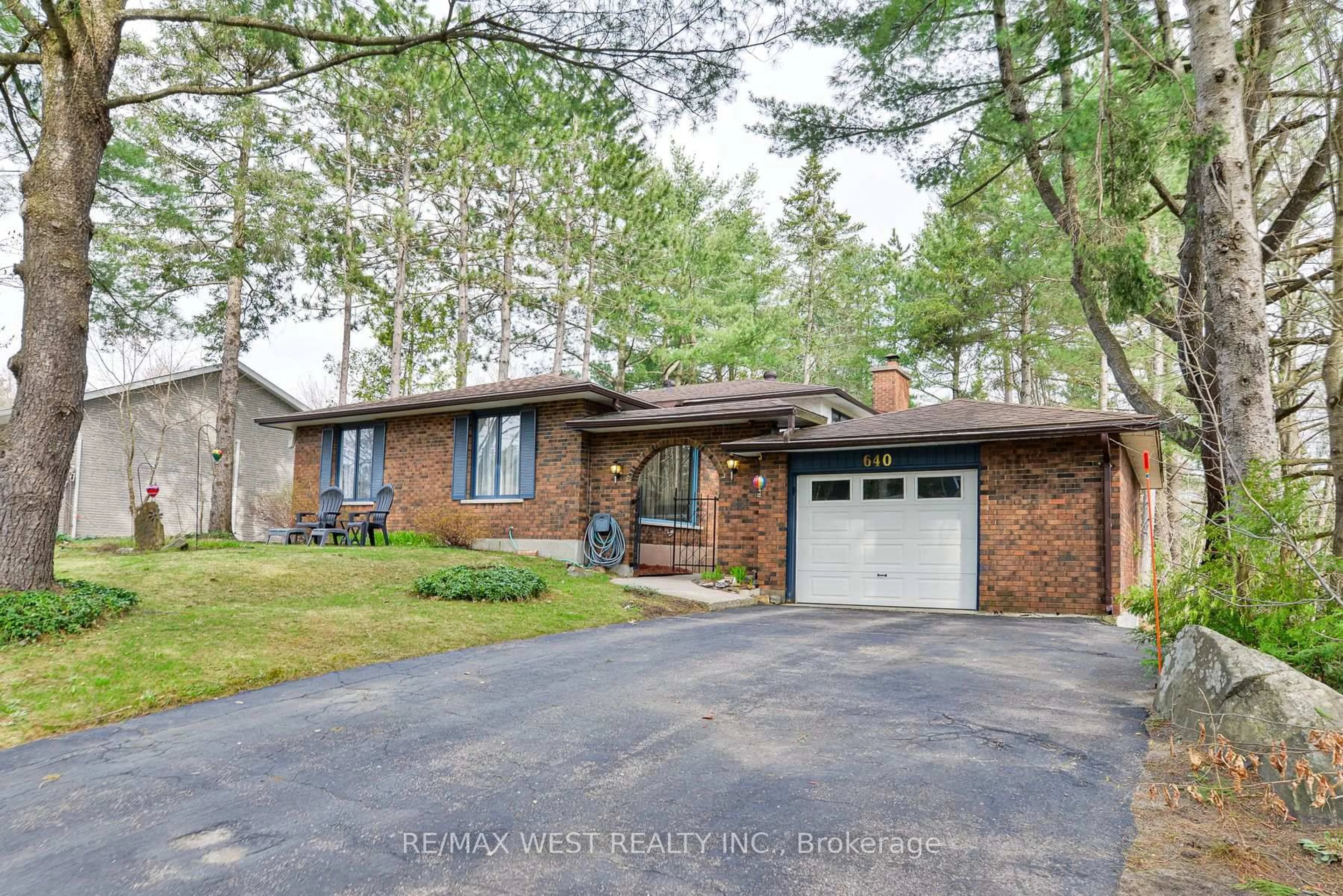 Home with brick exterior material, street for 640 David St, Gravenhurst Ontario P1P 1M2