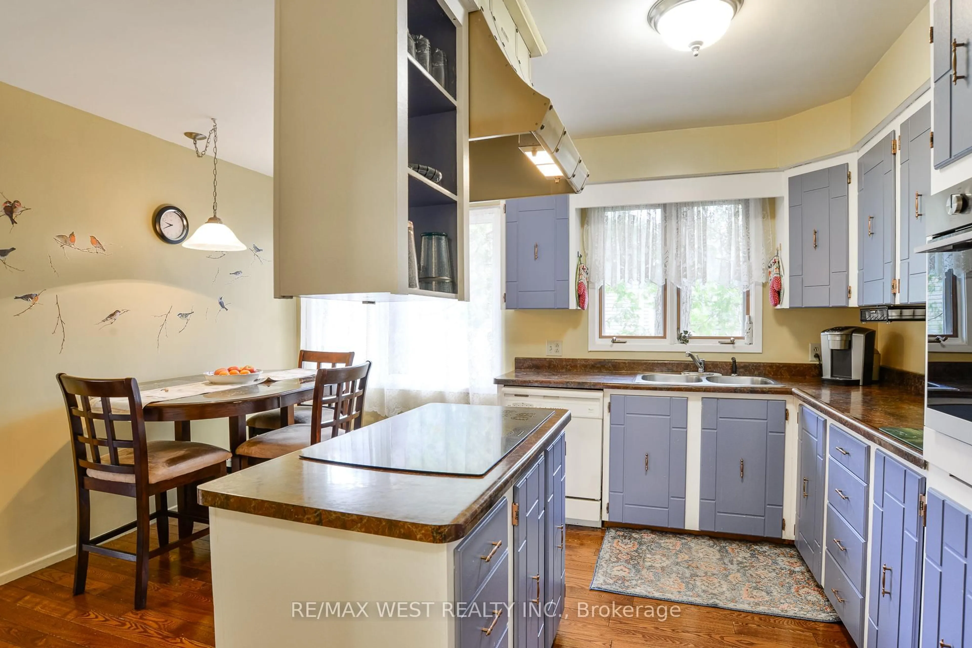 Standard kitchen, unknown for 640 David St, Gravenhurst Ontario P1P 1M2