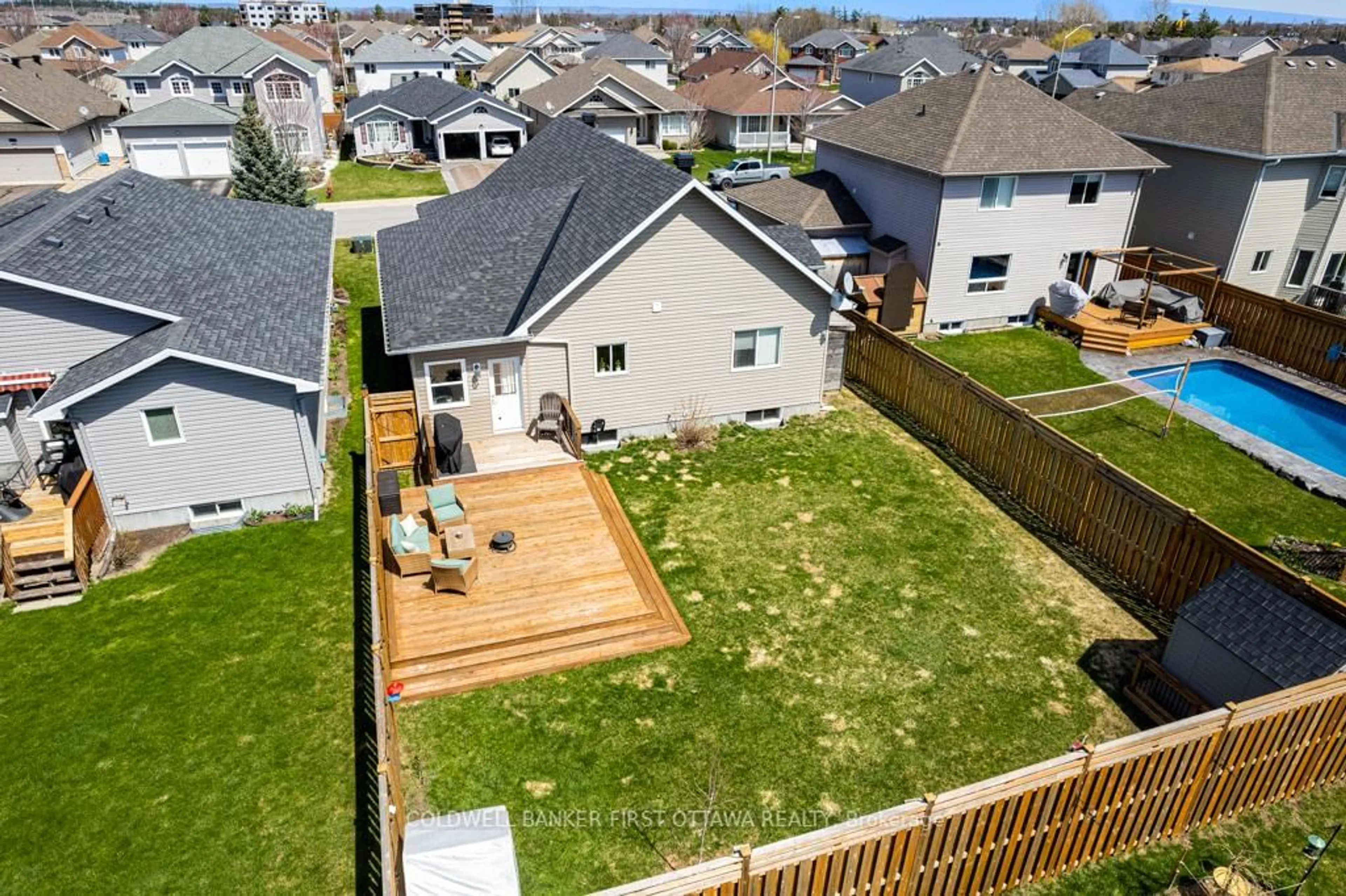 A pic from outside/outdoor area/front of a property/back of a property/a pic from drone, street for 85 Carter Cres, Arnprior Ontario K7S 0C4