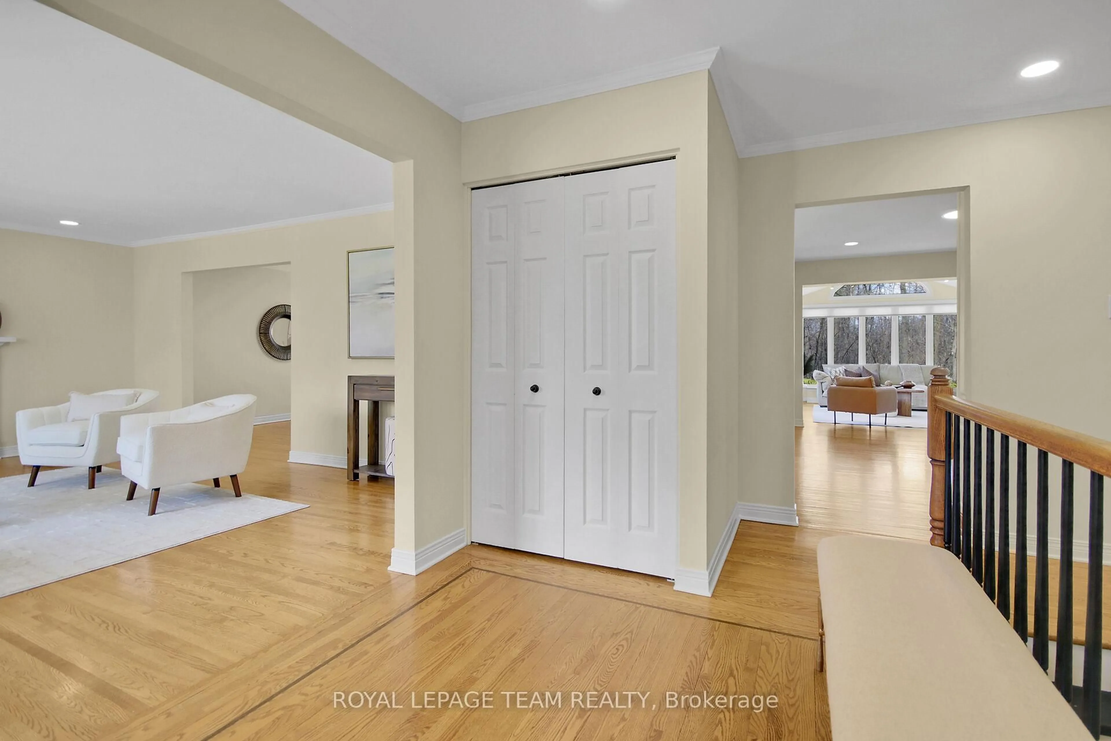 Indoor entryway for 1781 Rhodes Cres, Ottawa Ontario K1H 5T1
