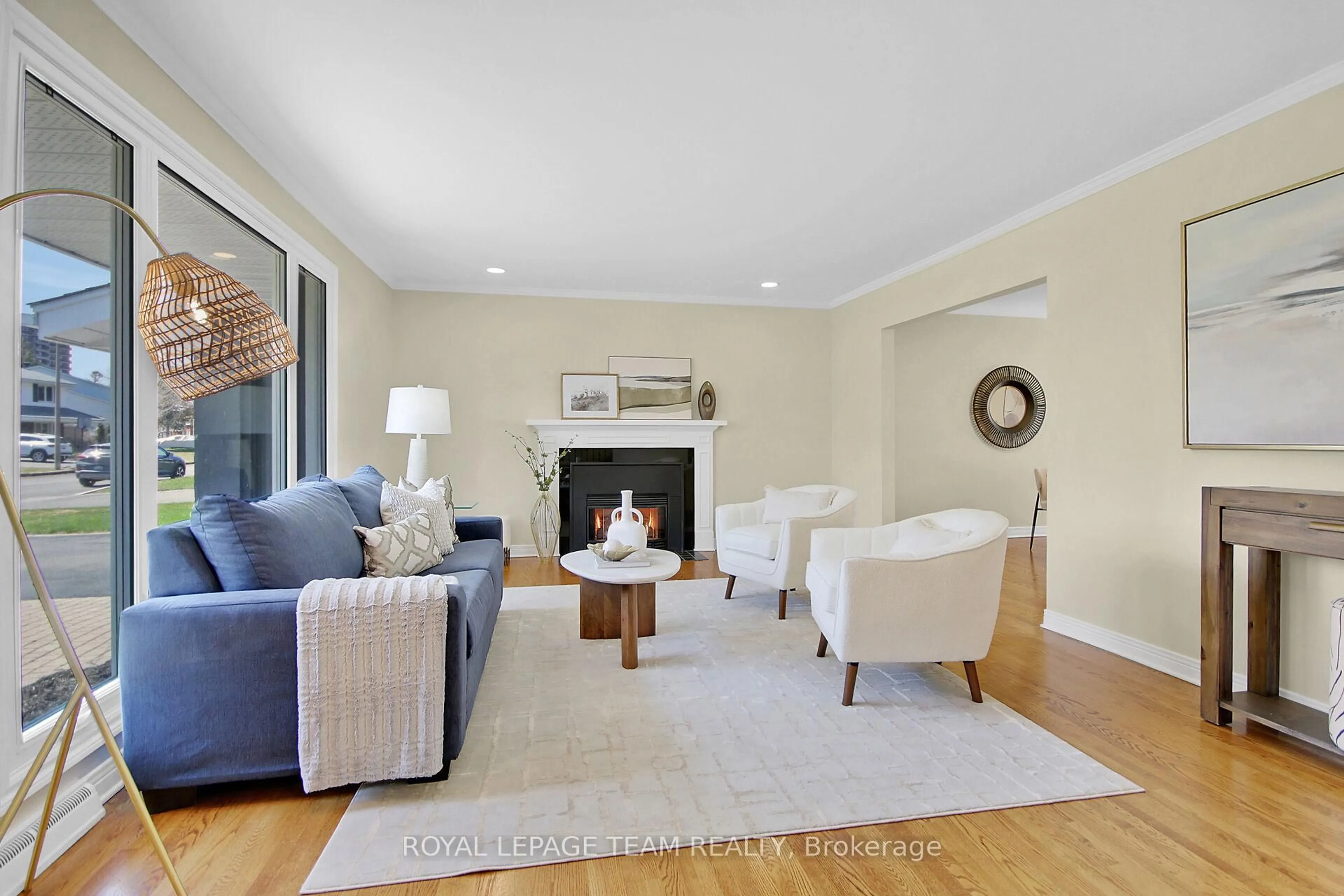Living room with furniture, unknown for 1781 Rhodes Cres, Ottawa Ontario K1H 5T1