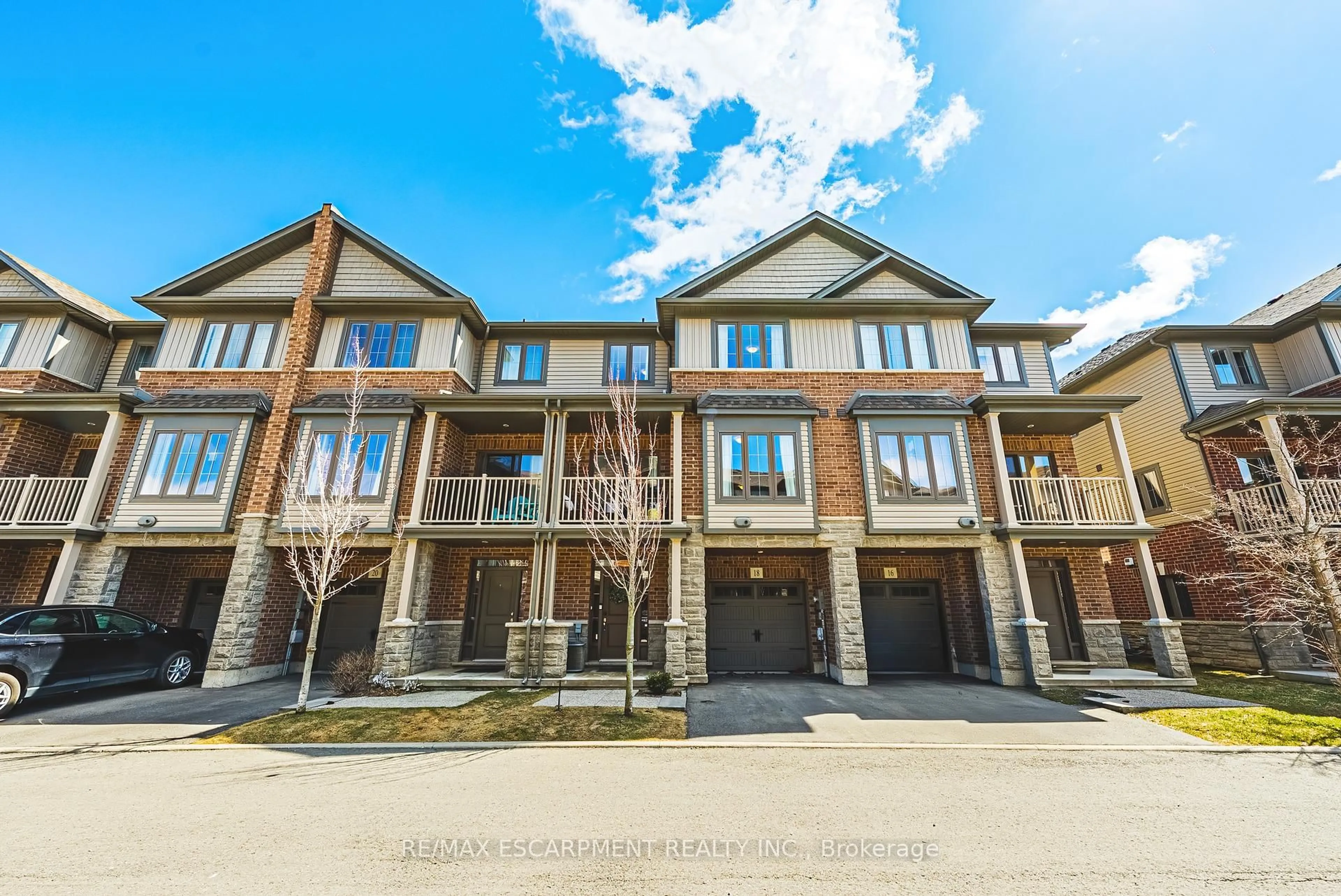 A pic from outside/outdoor area/front of a property/back of a property/a pic from drone, building for 18 Ridgeside Lane, Hamilton Ontario L0R 1H0