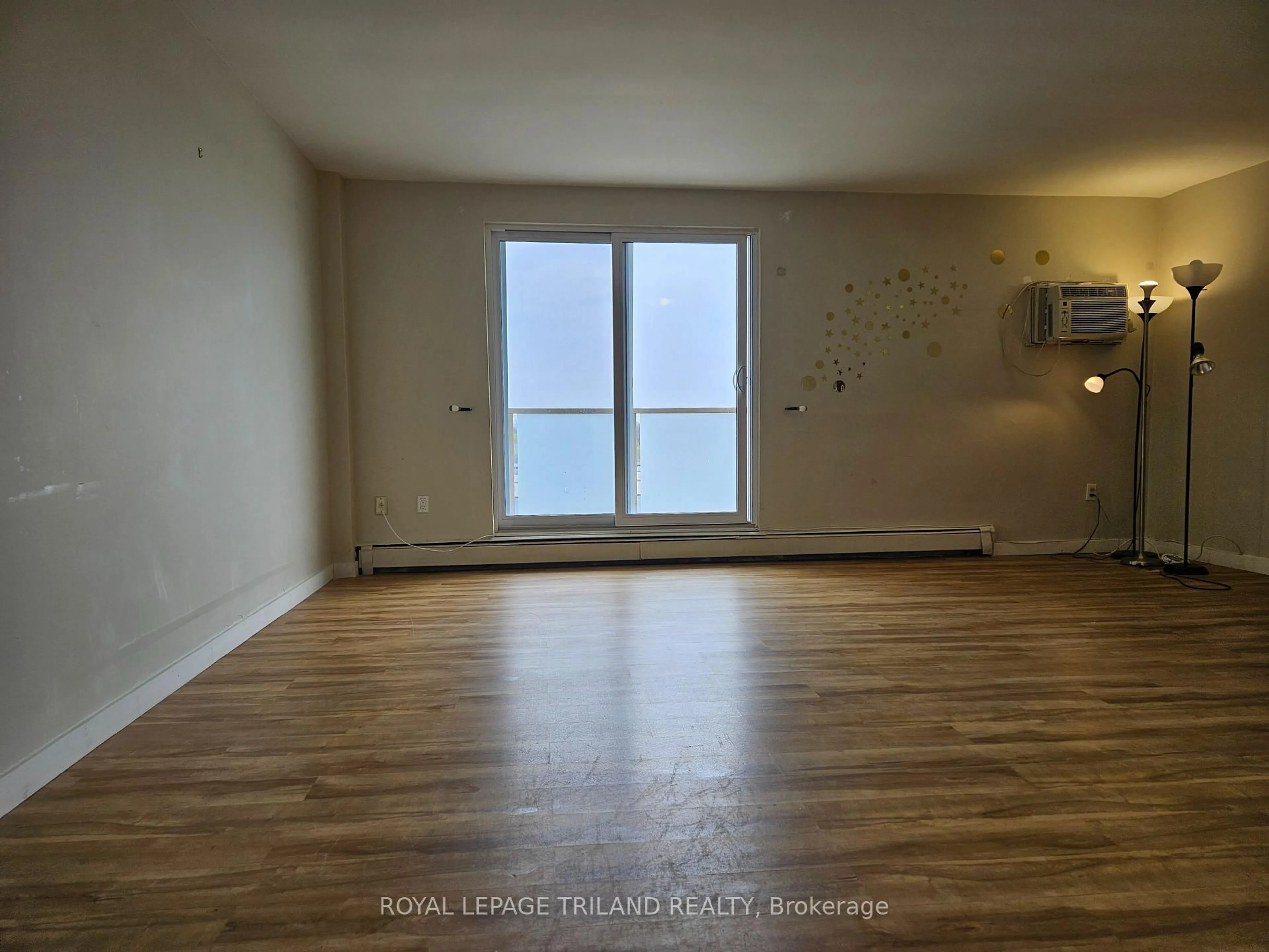 A pic of a room for 583 Mornington Ave #804, London East Ontario N5Y 3E9