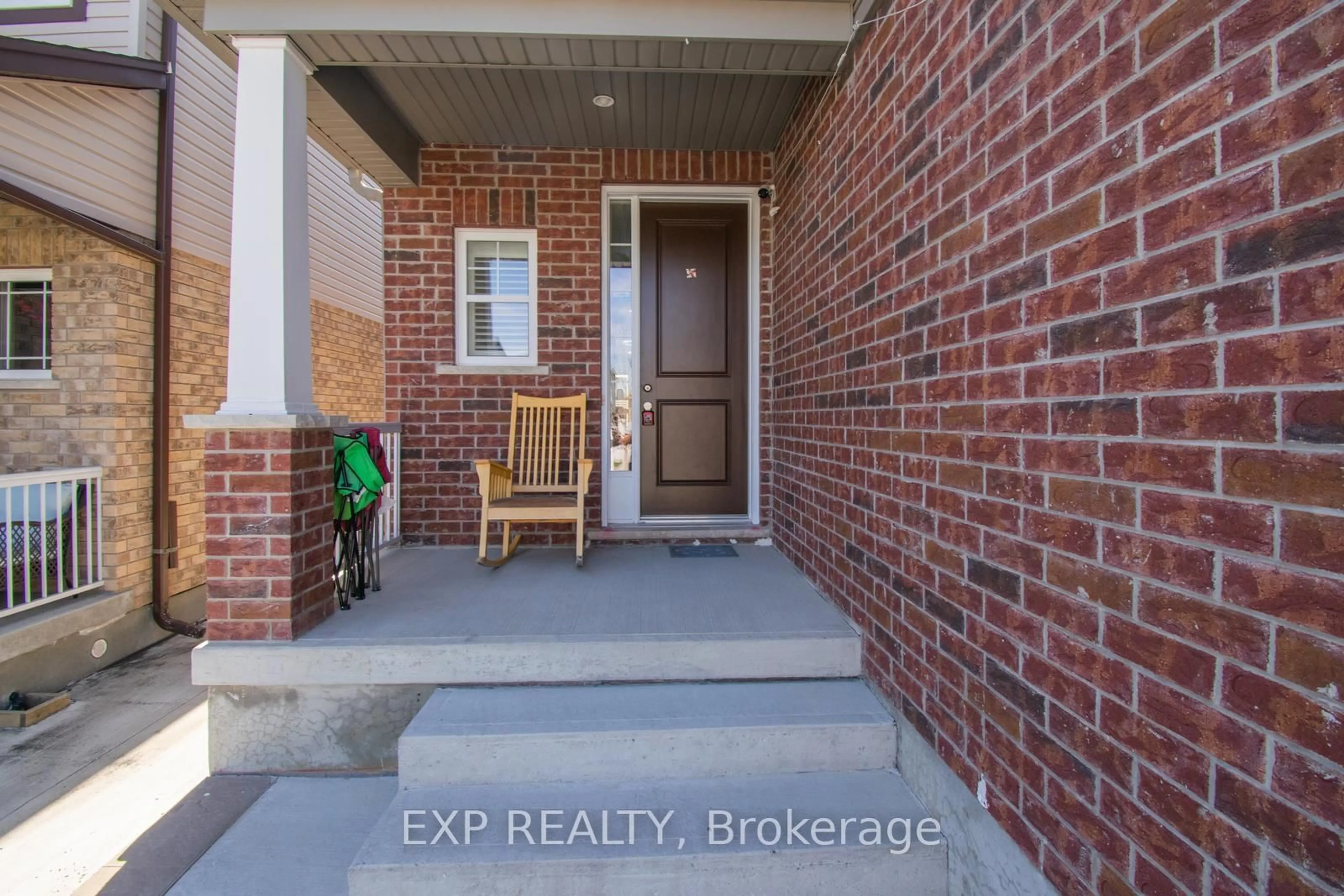 Indoor entryway for 14 Willowrun Dr, Kitchener Ontario N2A 0H5
