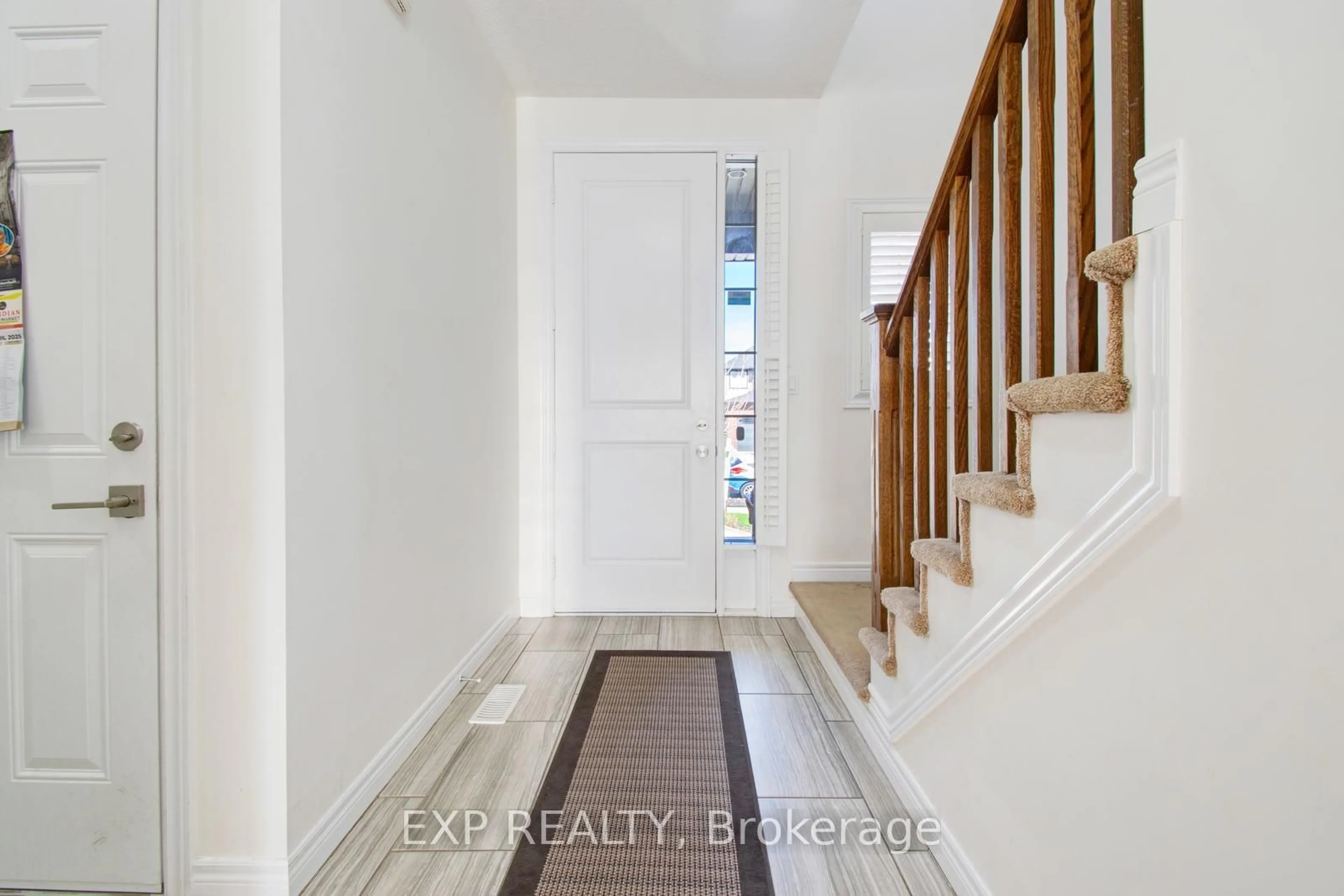Indoor entryway for 14 Willowrun Dr, Kitchener Ontario N2A 0H5