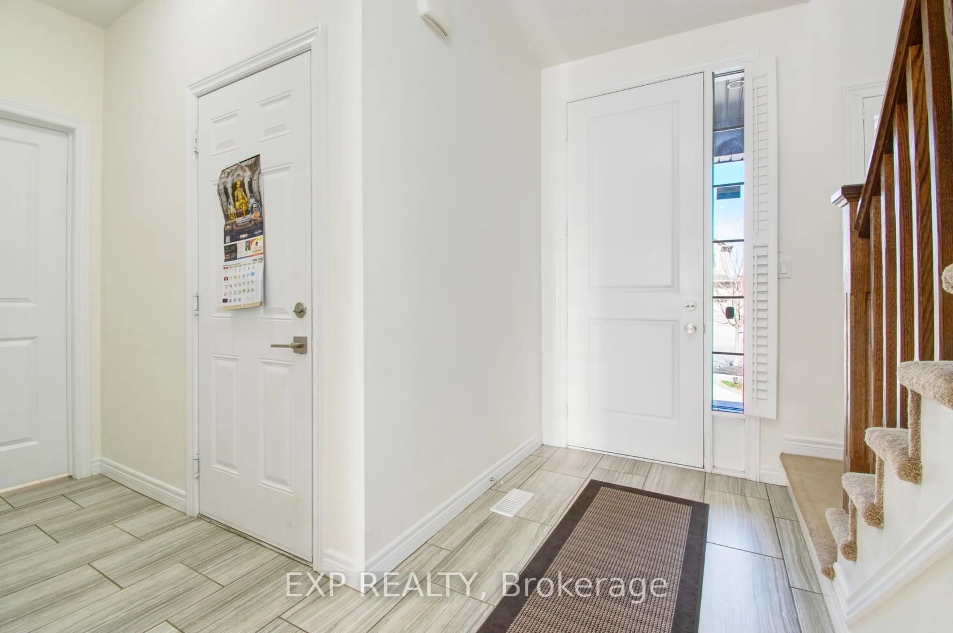 Indoor entryway for 14 Willowrun Dr, Kitchener Ontario N2A 0H5