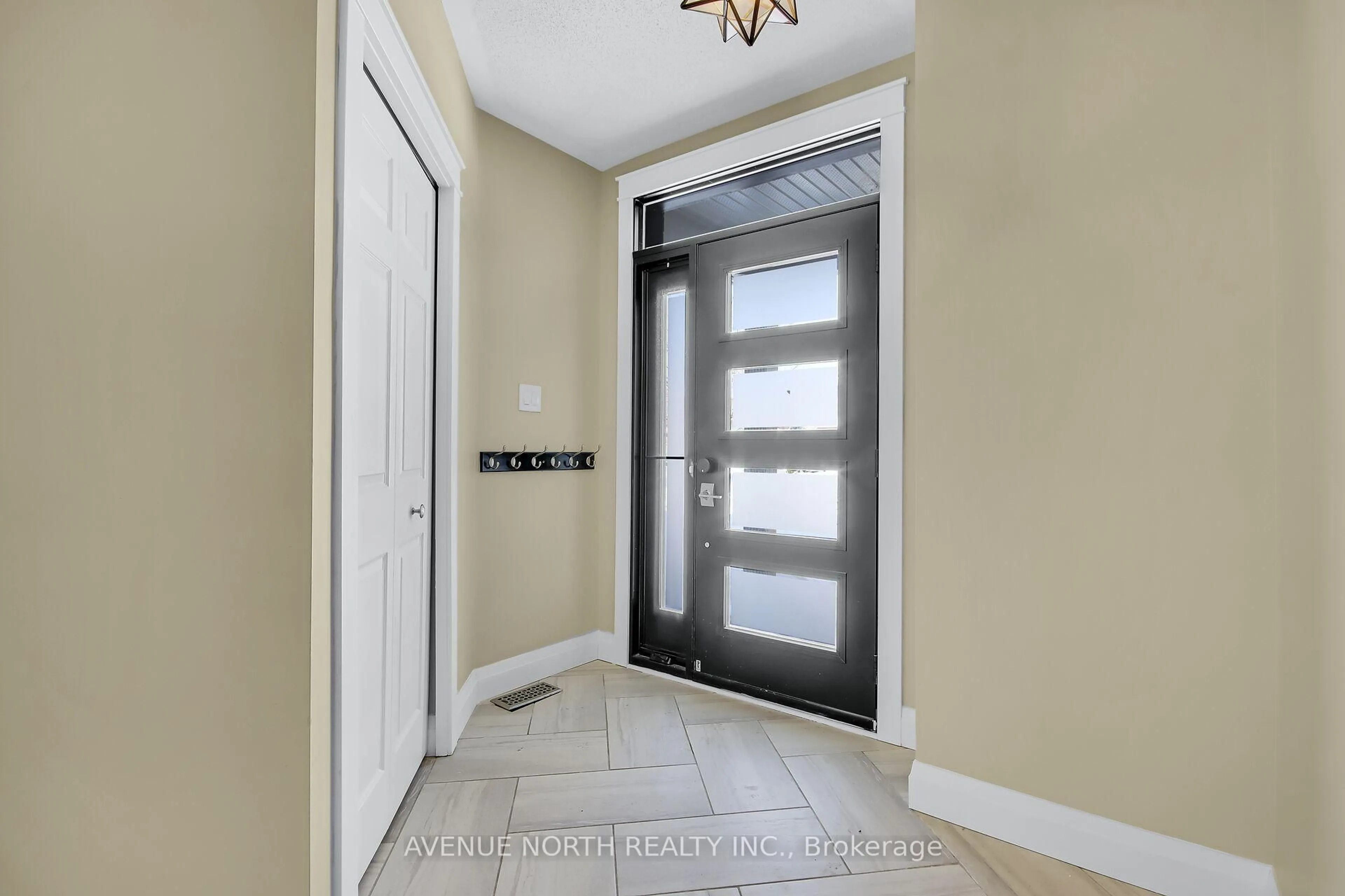 Indoor entryway for 78 Friendly Cres, Stittsville Ontario K2S 2B5