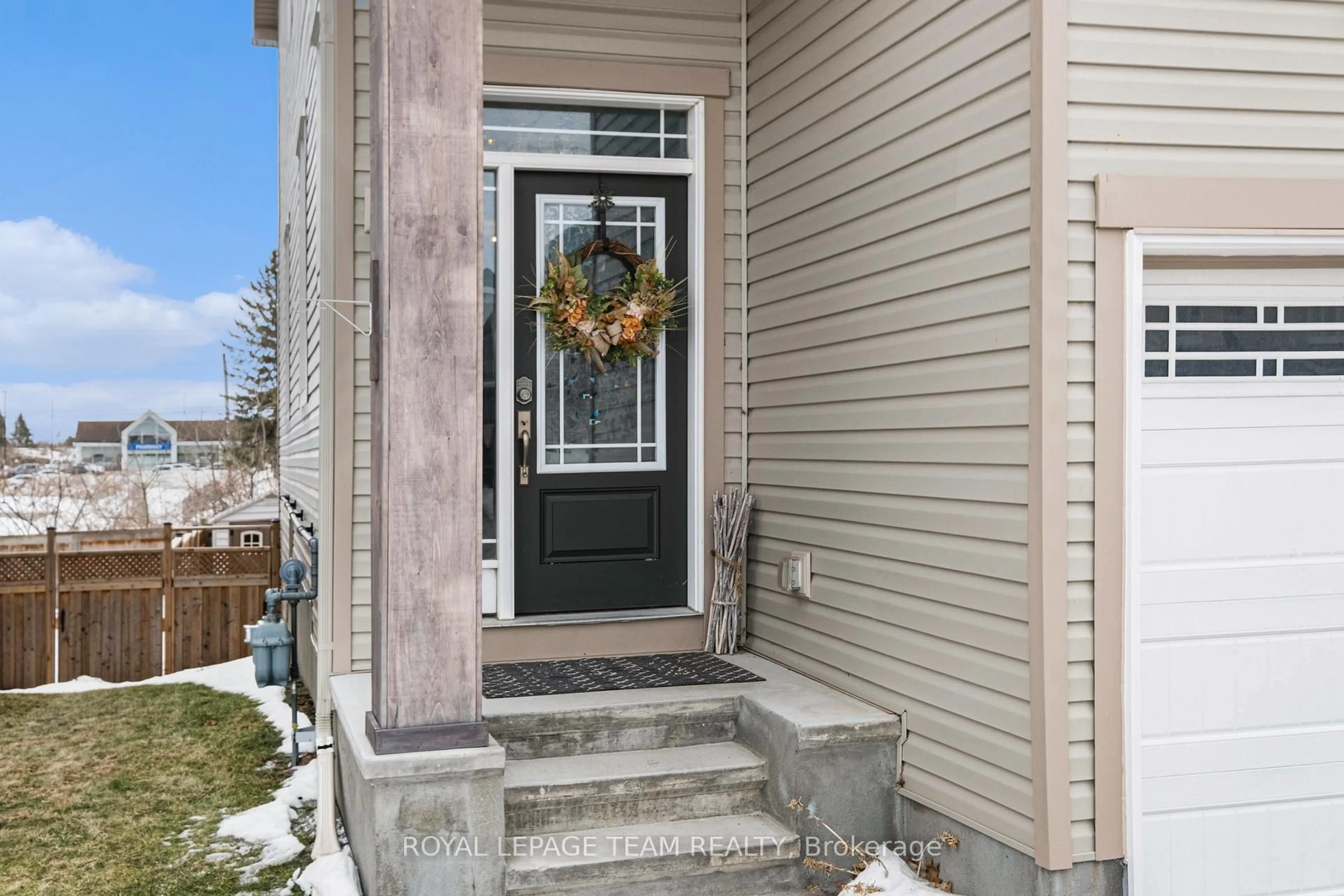 Indoor entryway for 2636 Tempo Dr, North Grenville Ontario K0G 1J0