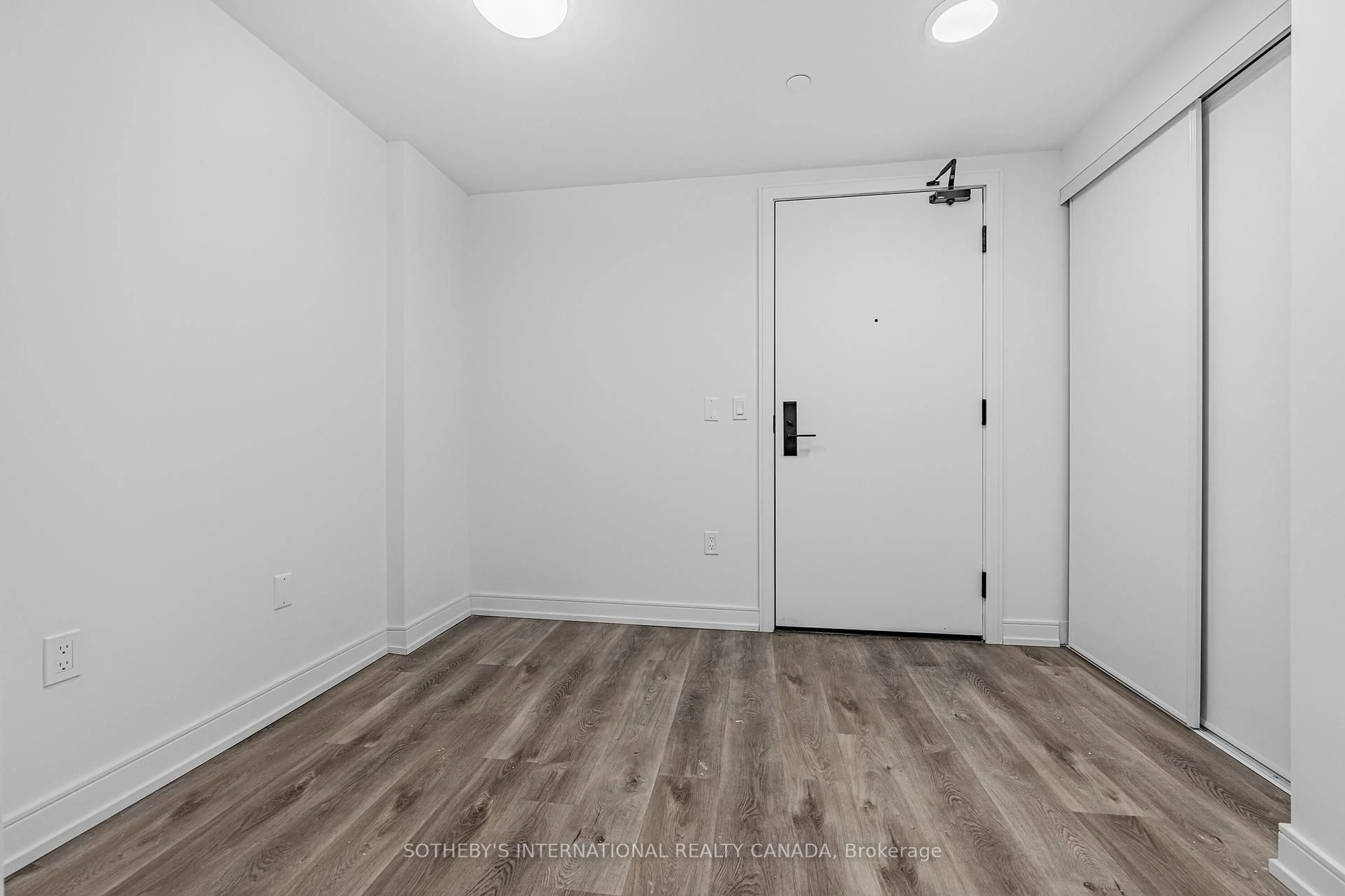 Indoor entryway for 1 Jarvis St #516, Hamilton Ontario L8R 3J2