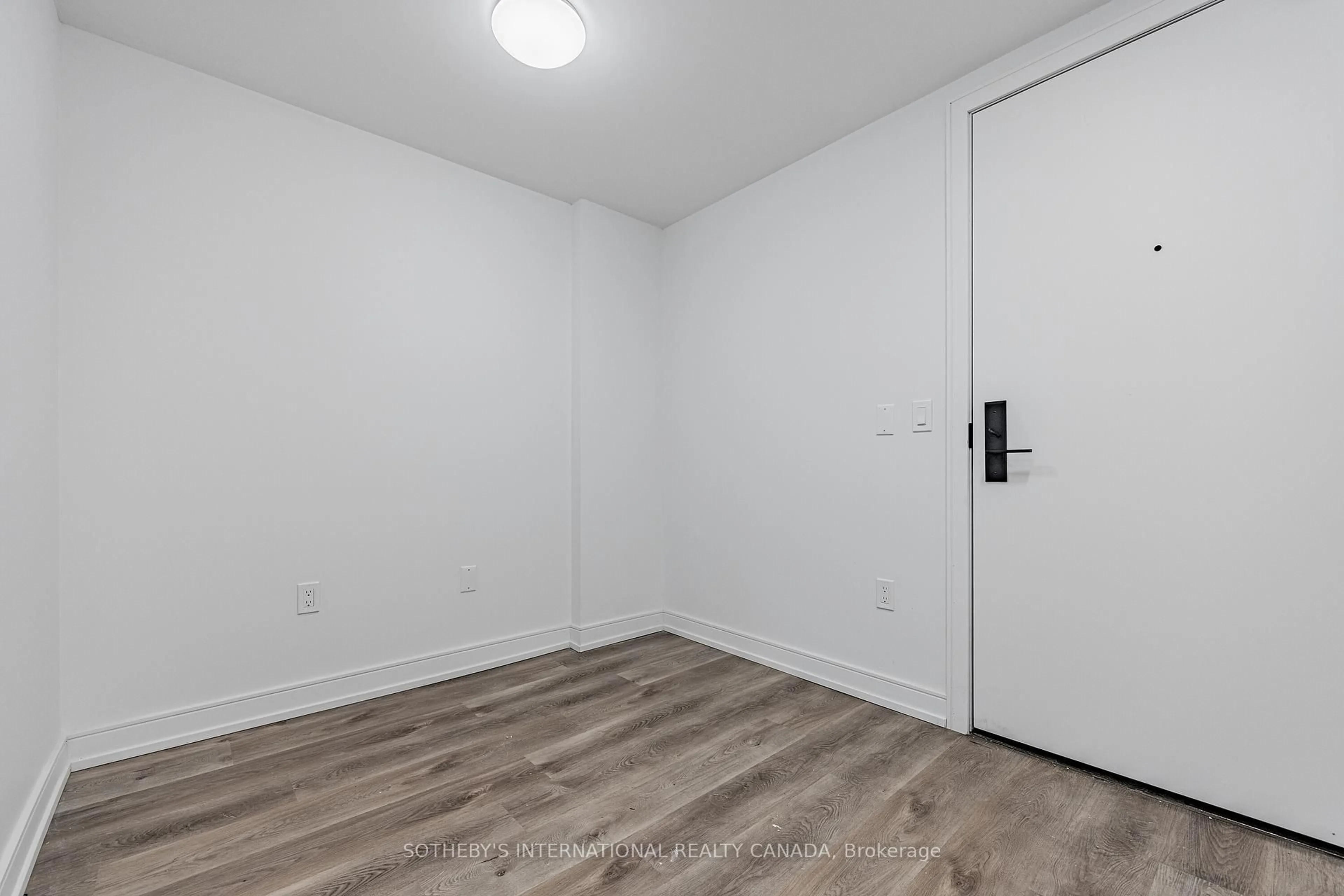 A pic of a room for 1 Jarvis St #516, Hamilton Ontario L8R 3J2
