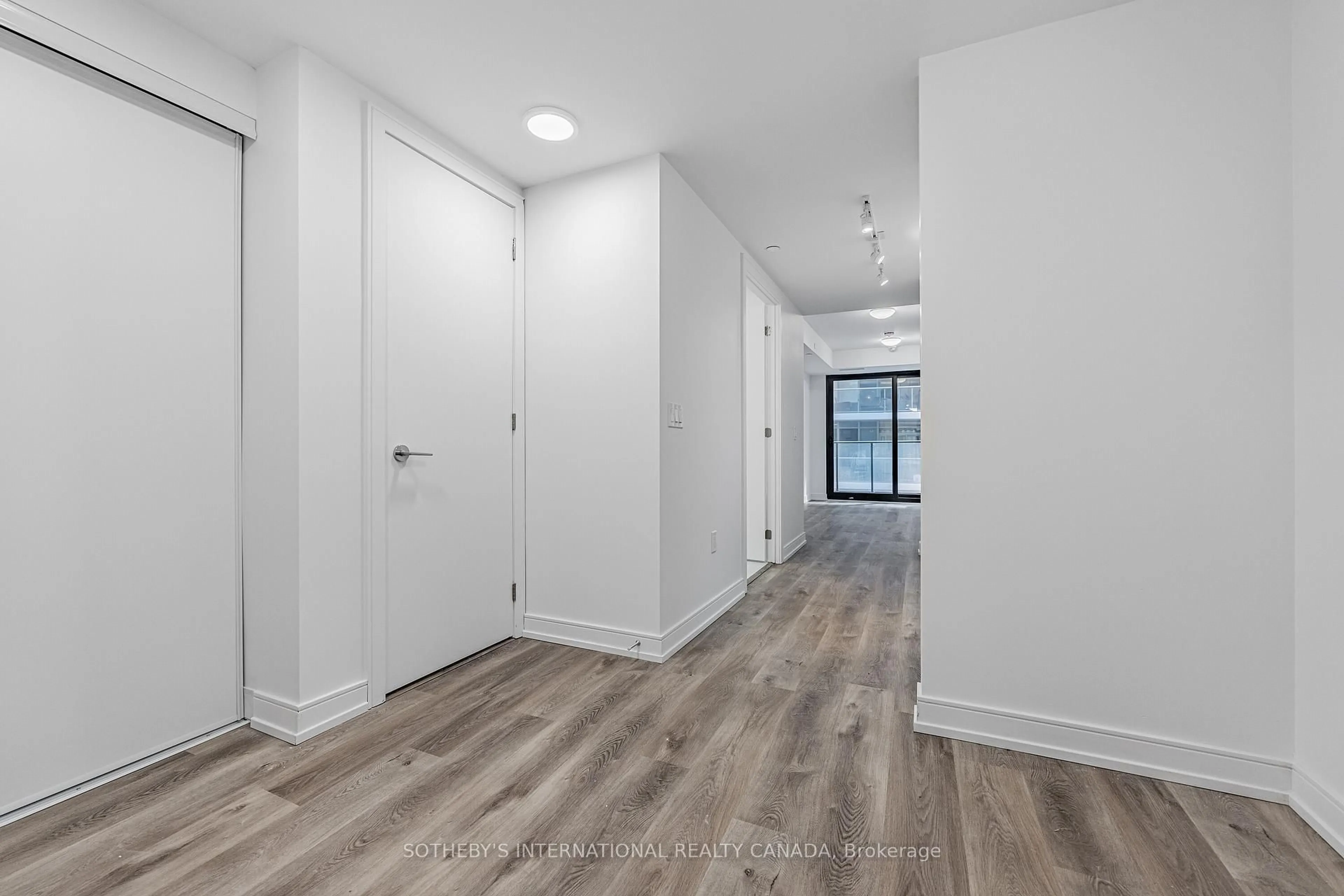 Indoor entryway for 1 Jarvis St #516, Hamilton Ontario L8R 3J2