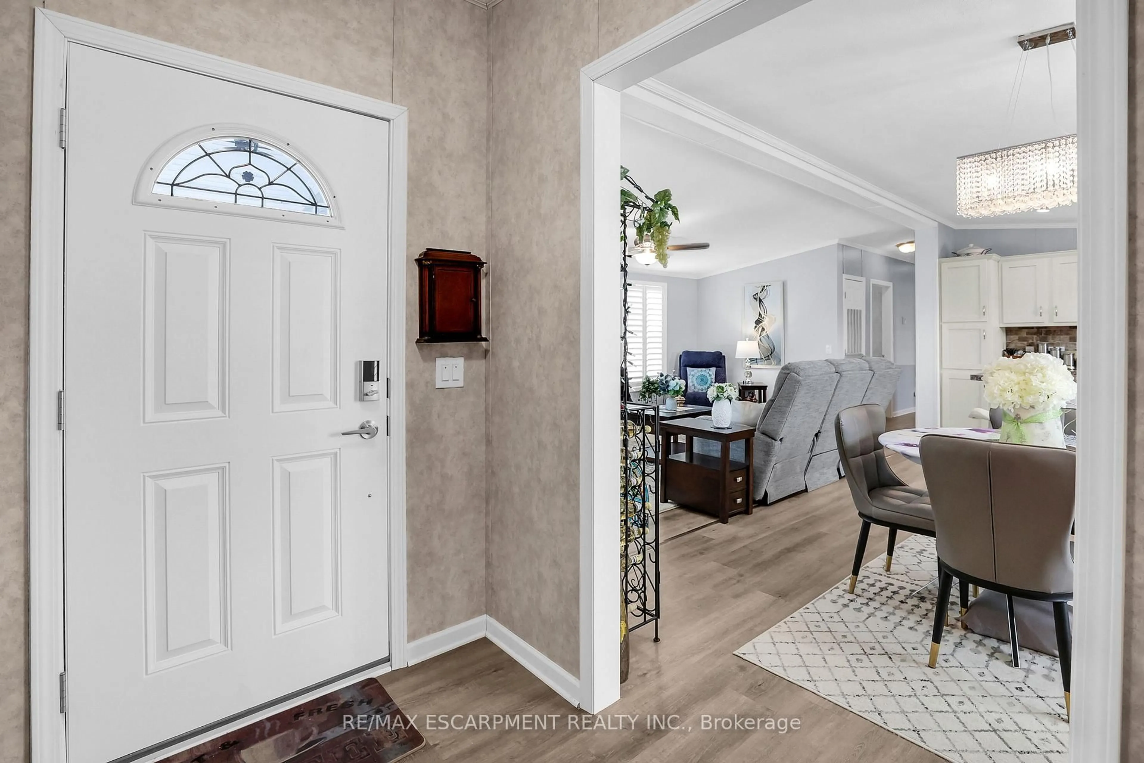 Indoor entryway for 3033 Townline Rd #81, Fort Erie Ontario L0S 1S1