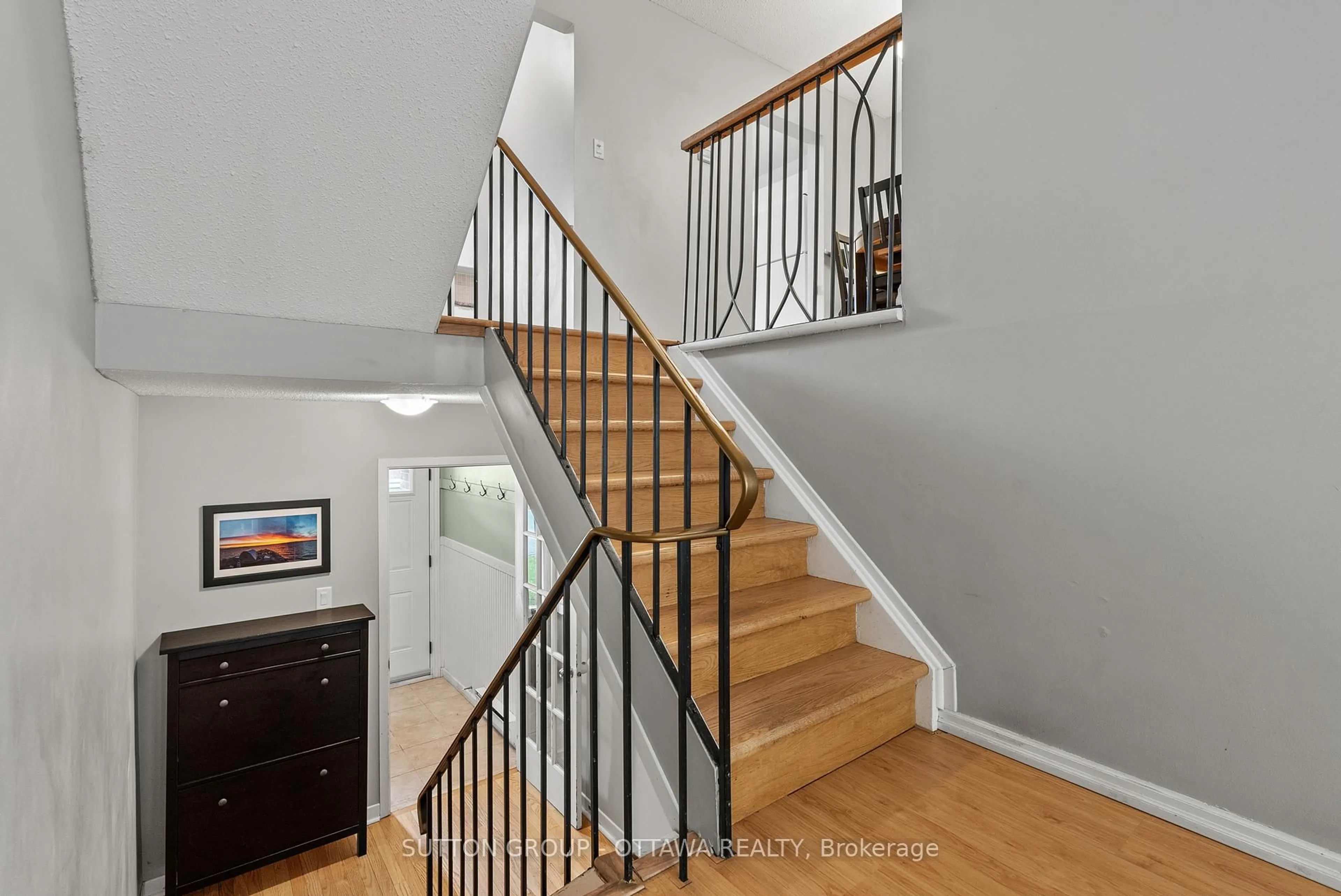 Stairs for 55 LIGHTFOOT Pl, Ottawa Ontario K2L 3M3